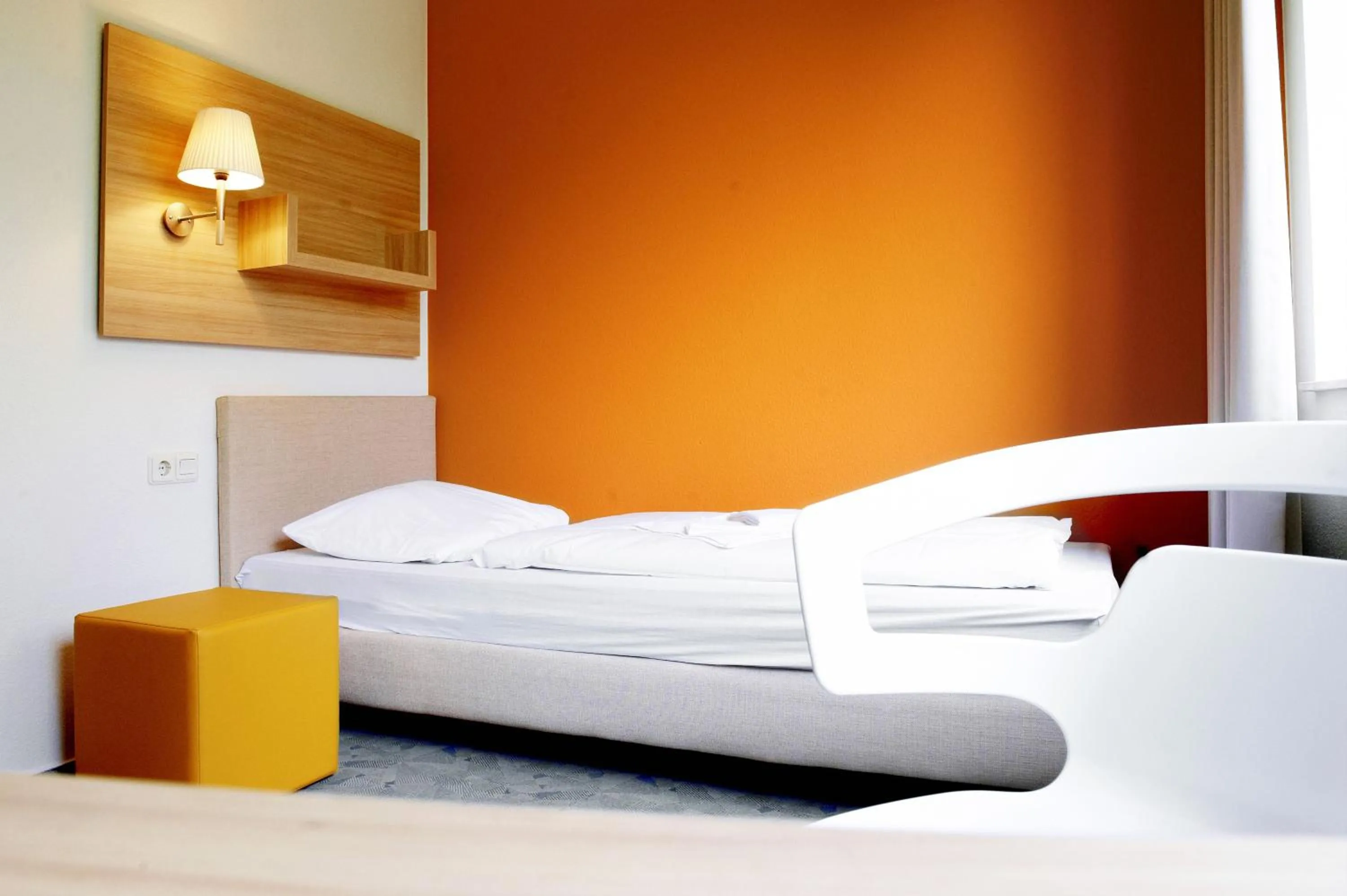 Photo of the whole room, Bed in DRK-Tagungshotel-Dunant