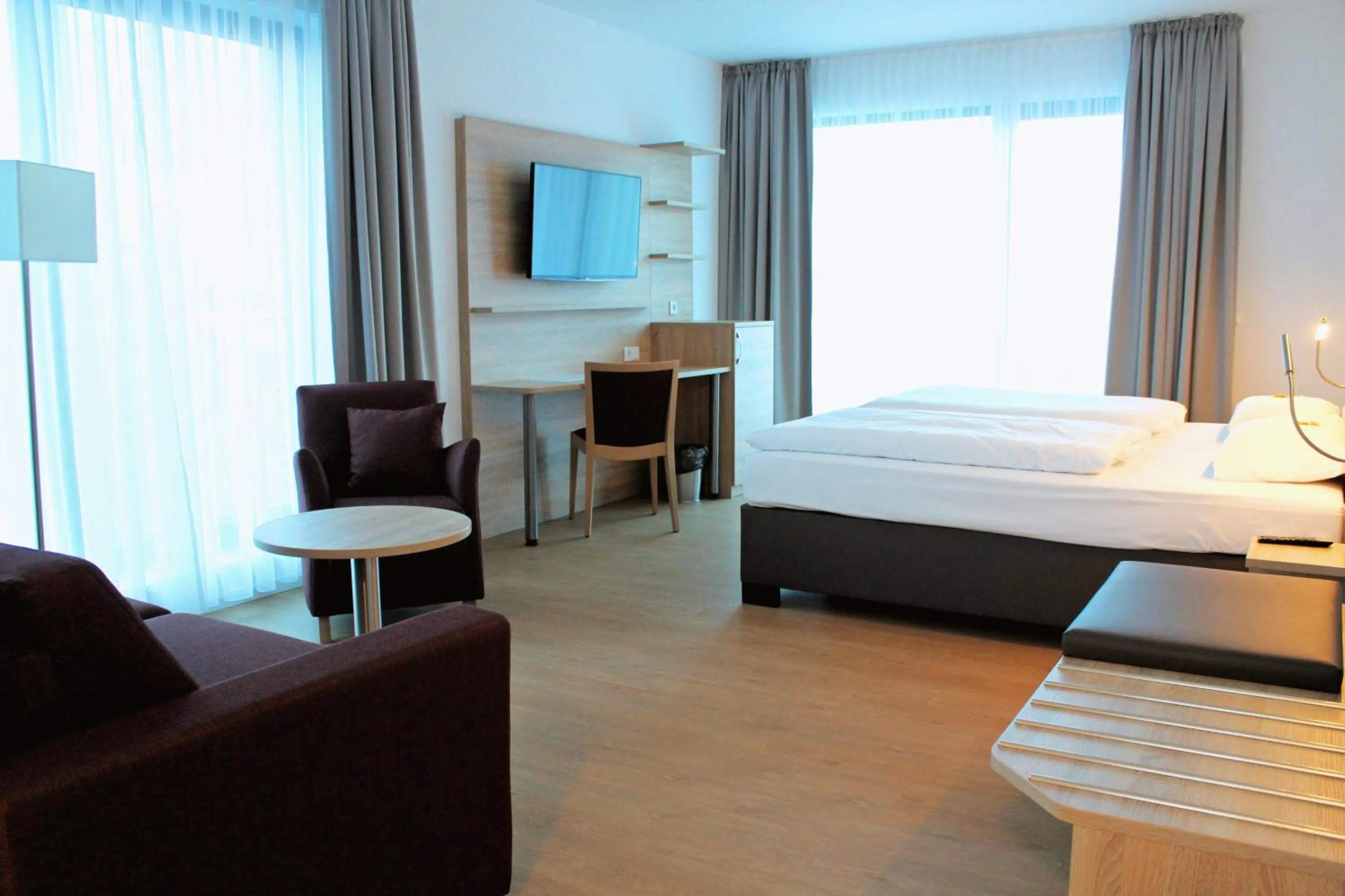 TV and multimedia, Bed in DRK-Tagungshotel-Dunant