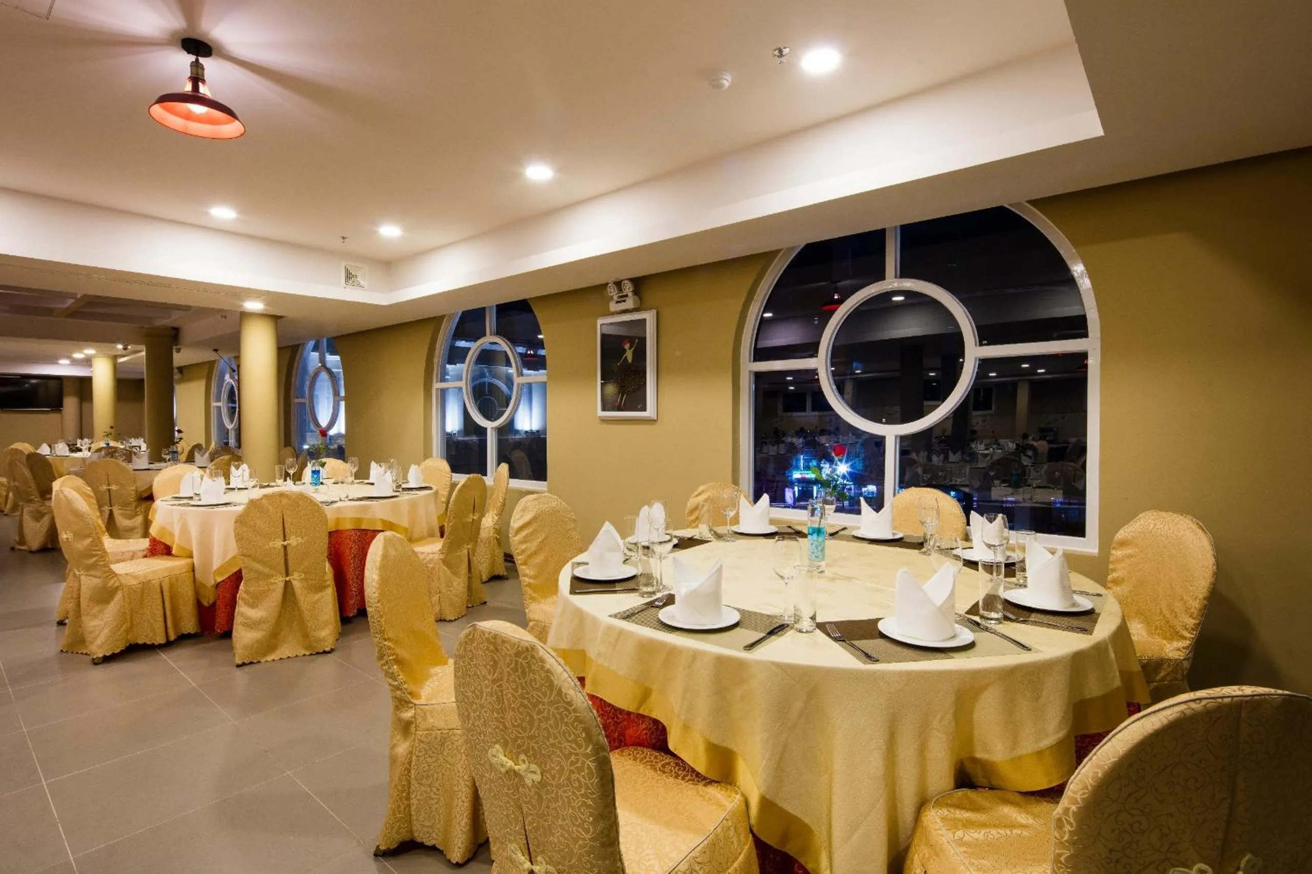 Restaurant/places to eat in Isena Nha Trang Hotel