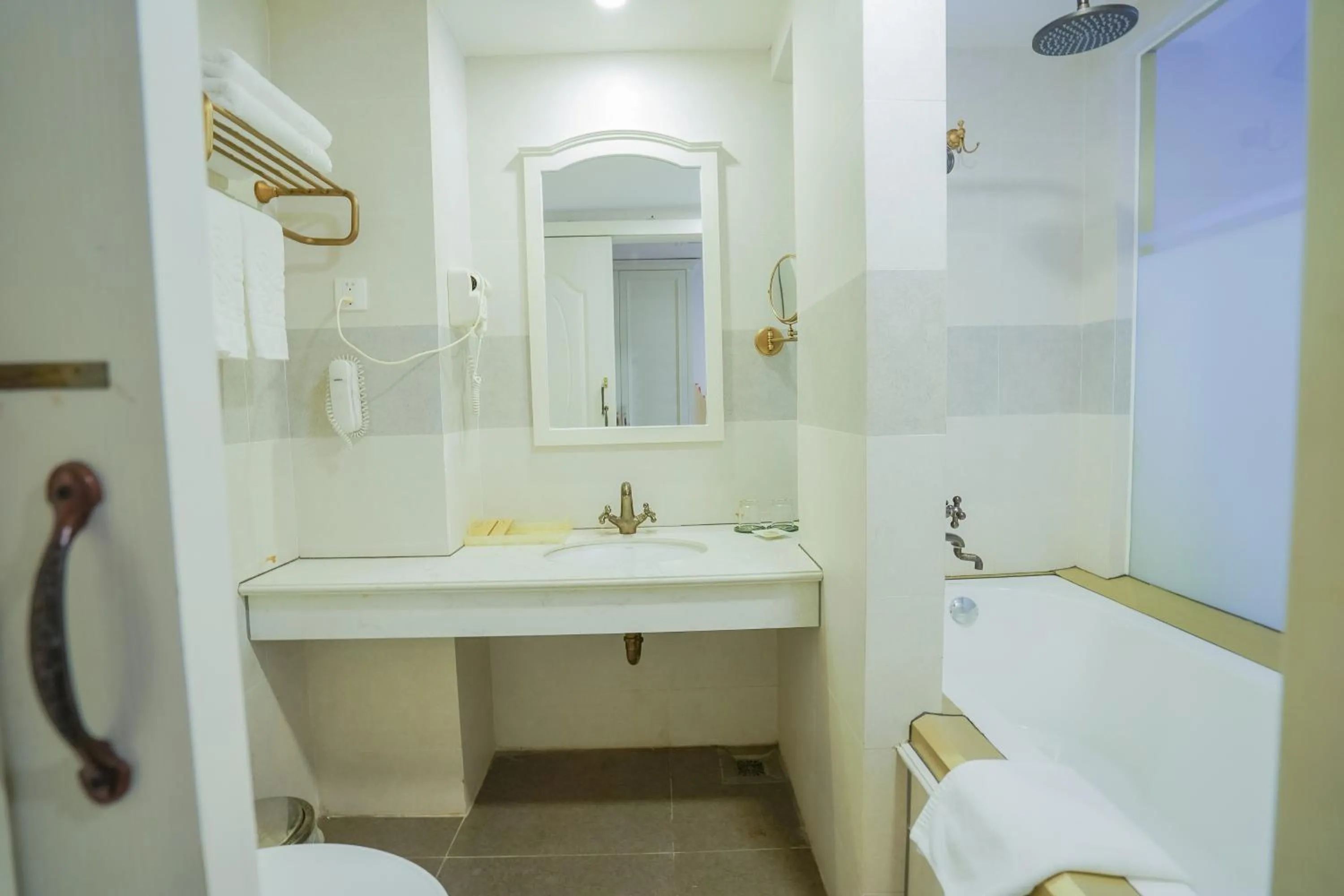 Bathroom in Isena Nha Trang Hotel