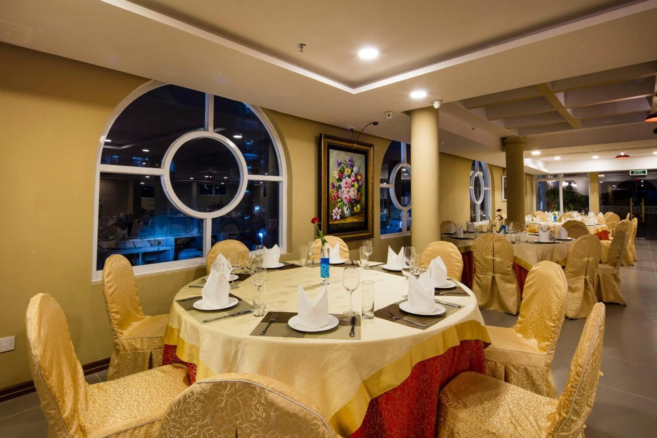 Restaurant/places to eat in Isena Nha Trang Hotel
