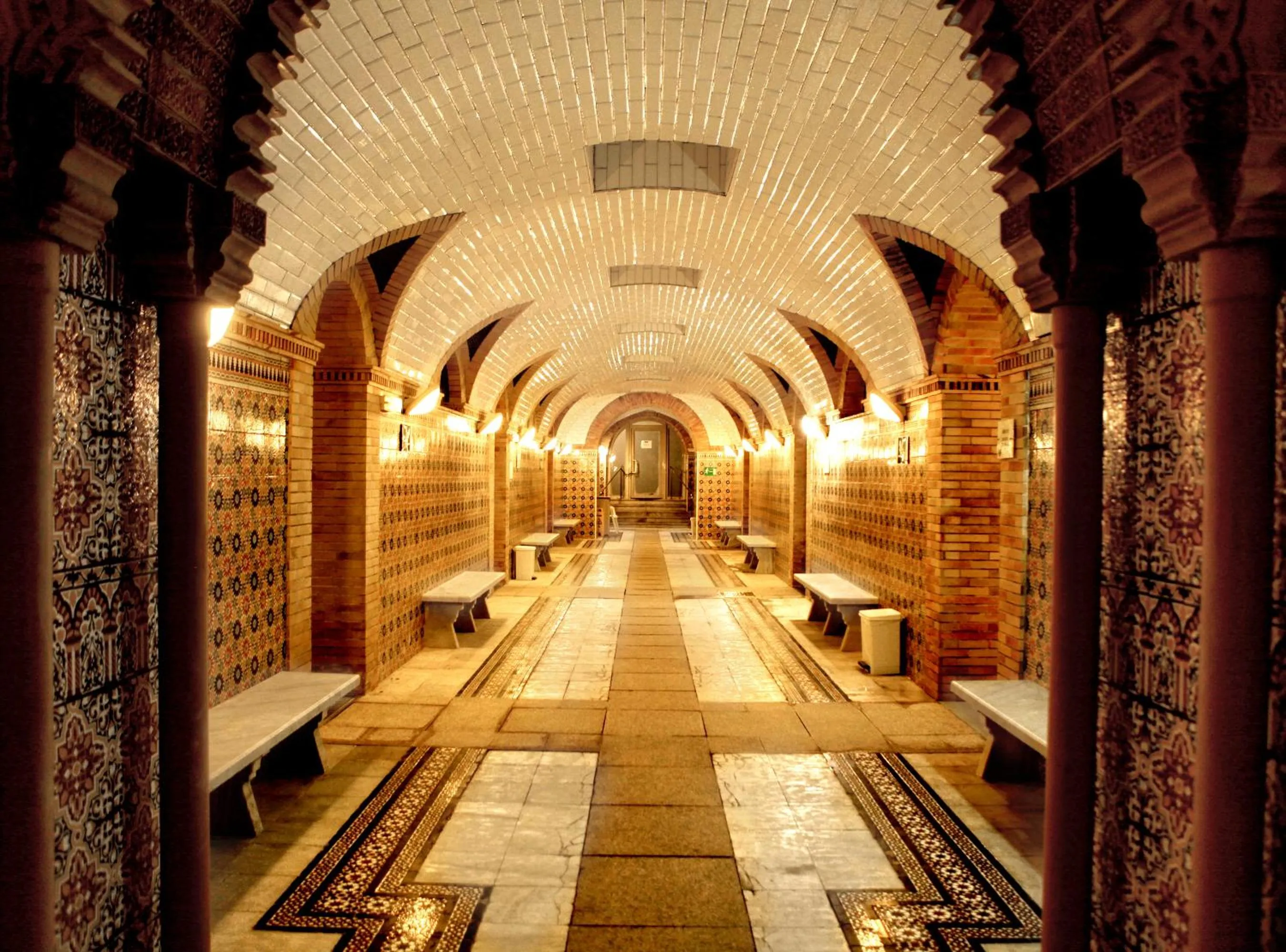 Hot Spring Bath in Balneario de Archena - Hotel Levante