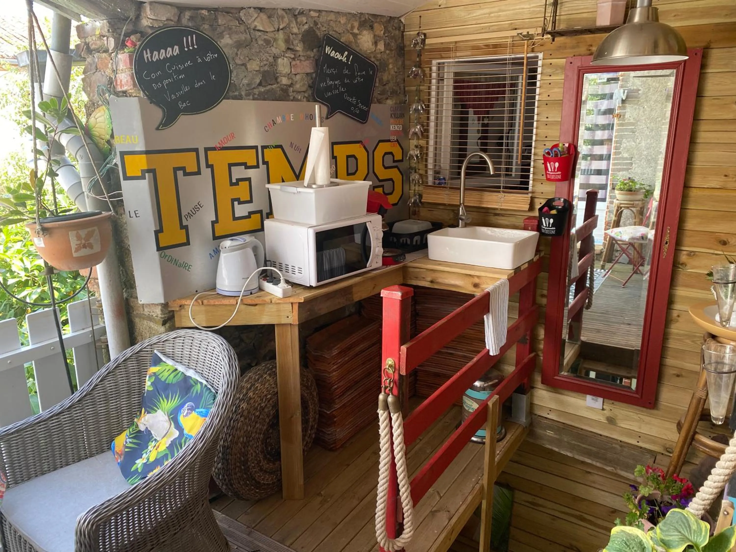 Patio in Chambres d'hôtes La Fougereuse