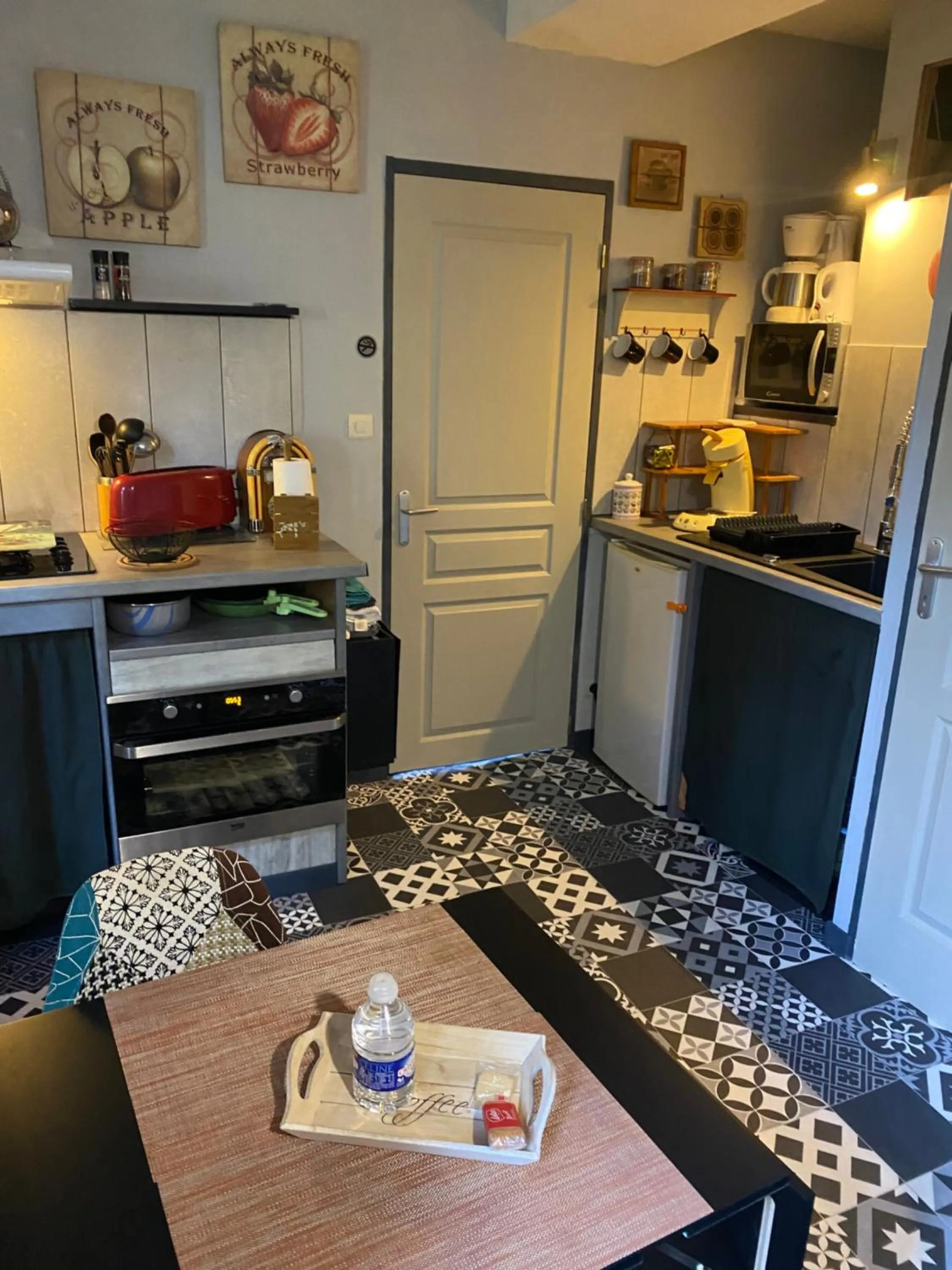 Coffee/tea facilities in Chambres d'hôtes La Fougereuse