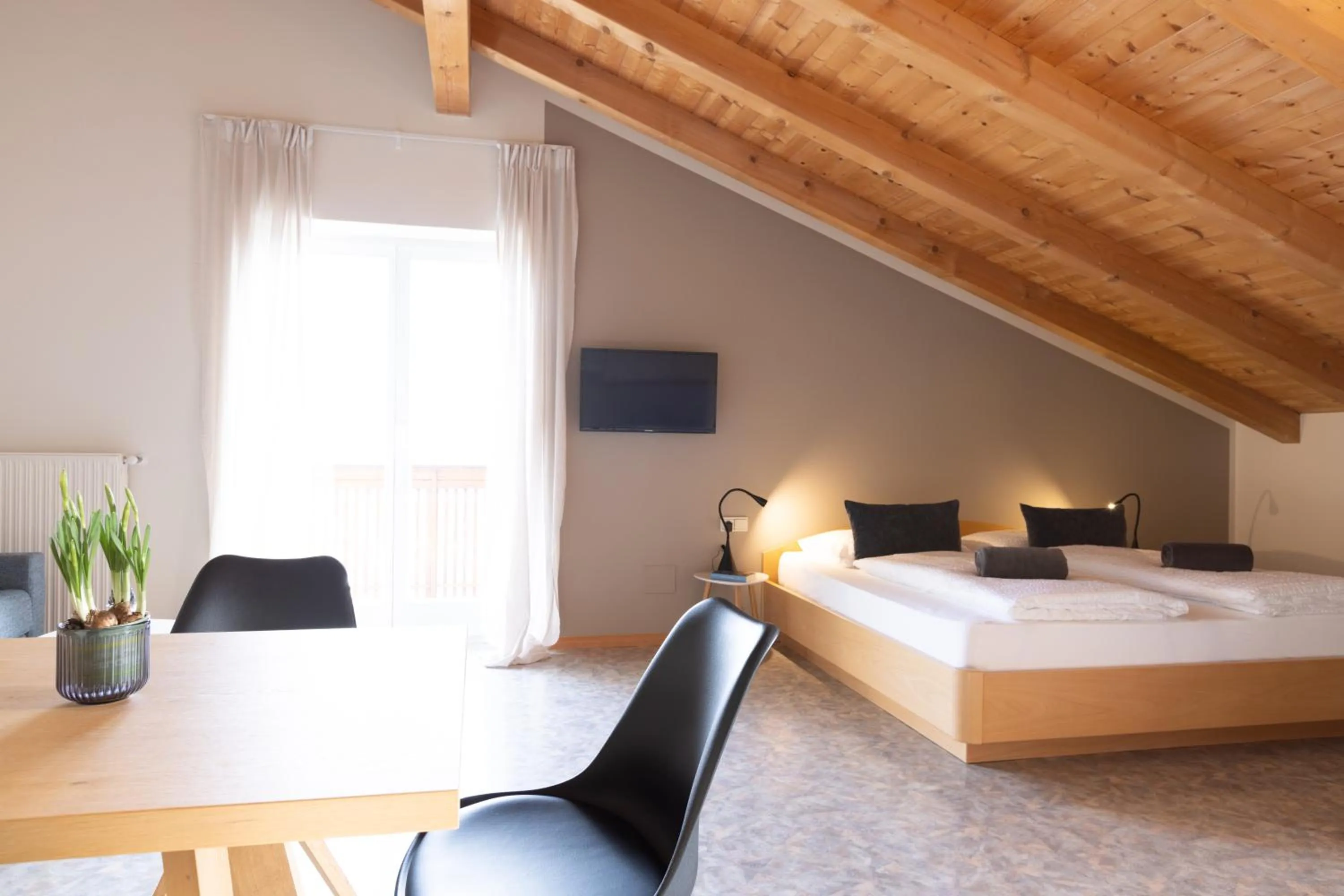 Photo of the whole room, Bed in Residence Margreth