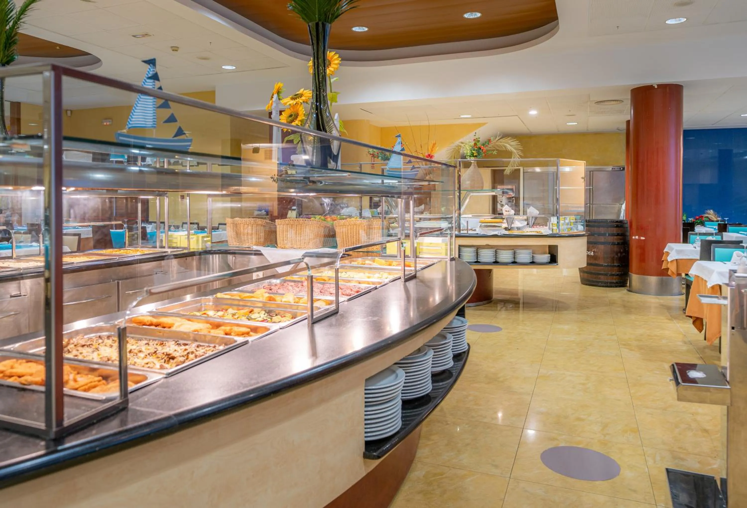 Restaurant/places to eat in Hotel Blaucel