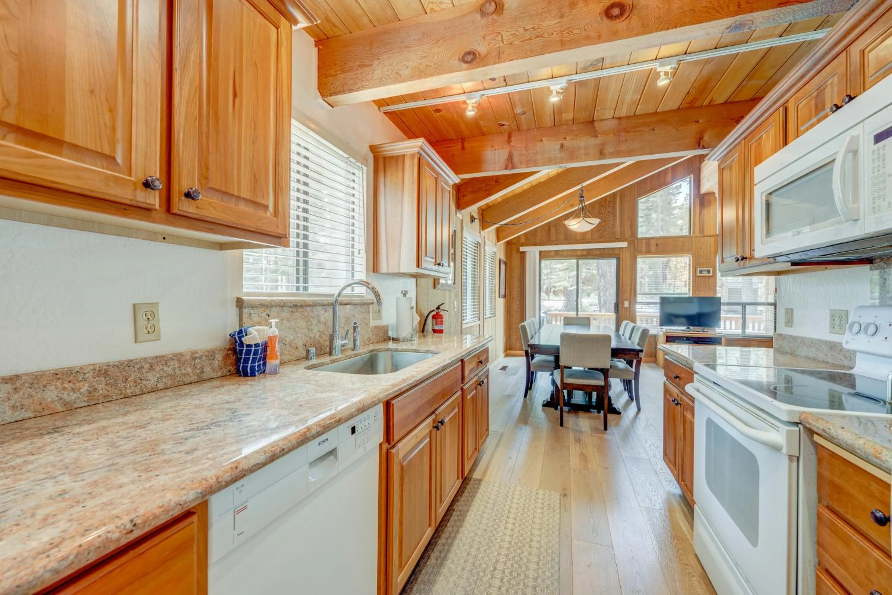 Beaver Pond Northstar Luxury Chalet with Hot Tub