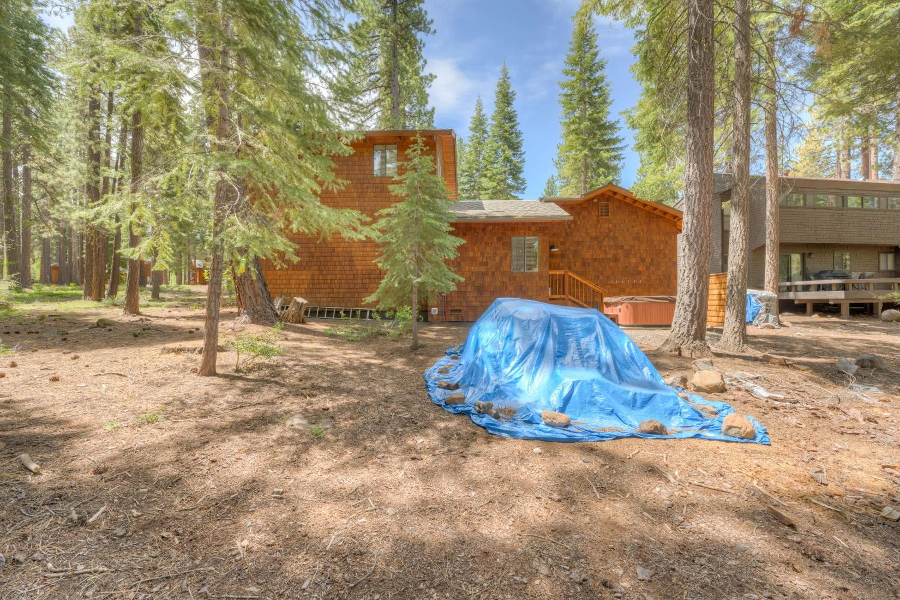 Beaver Pond Northstar Luxury Chalet with Hot Tub