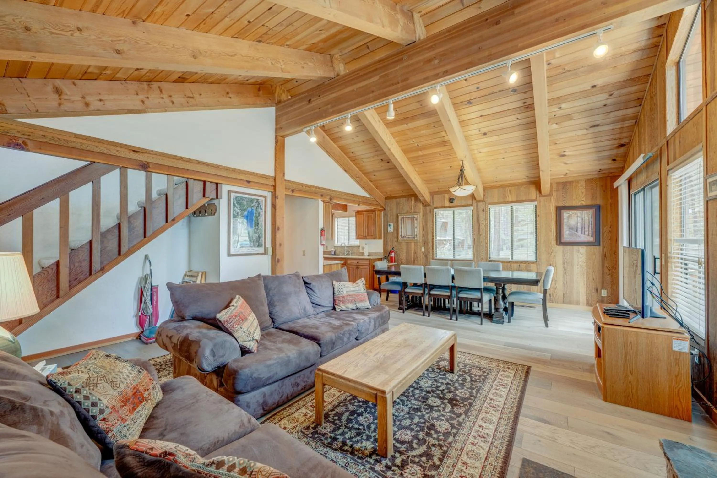 Beaver Pond Northstar Luxury Chalet with Hot Tub