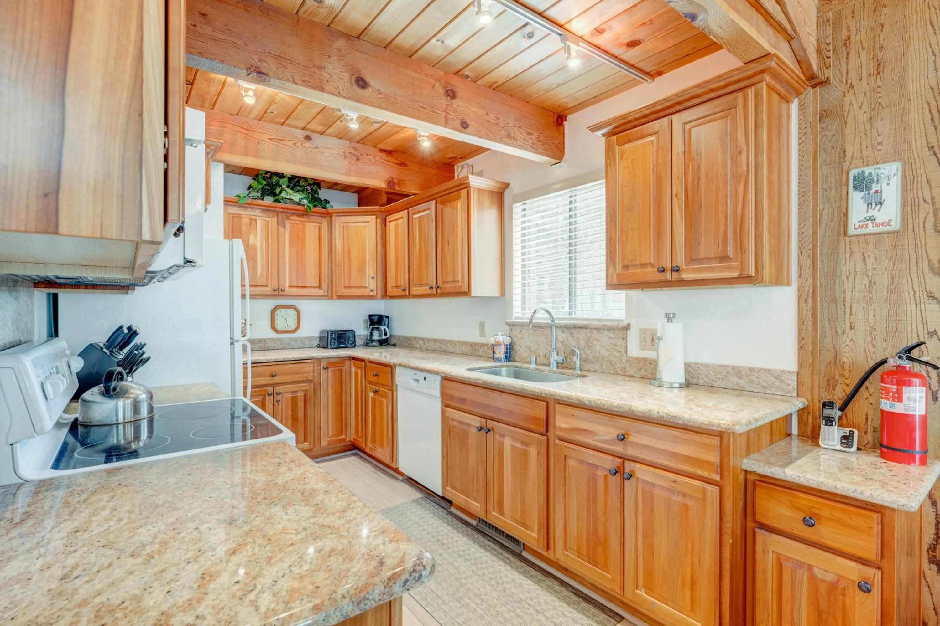 Beaver Pond Northstar Luxury Chalet with Hot Tub