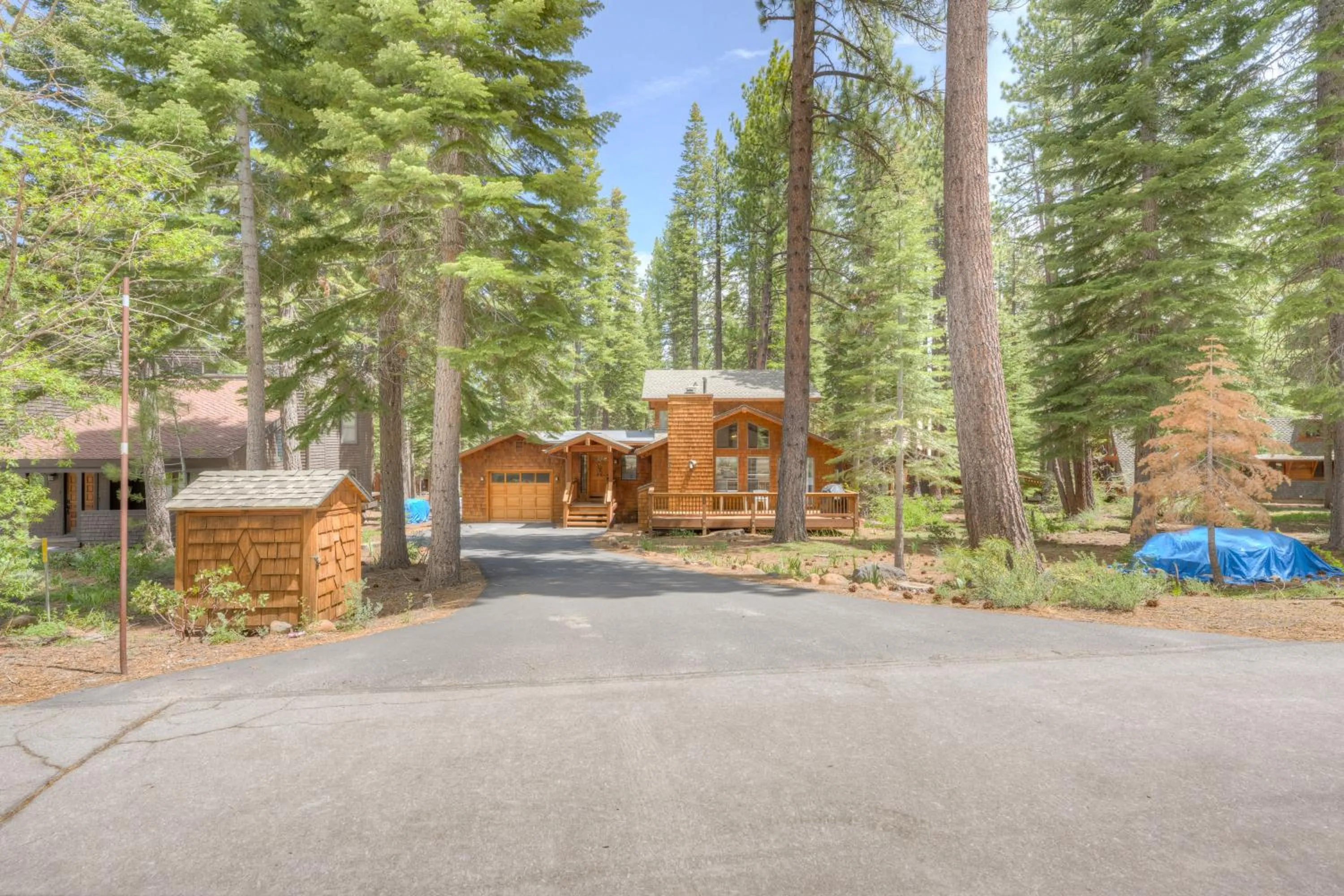 Beaver Pond Northstar Luxury Chalet with Hot Tub