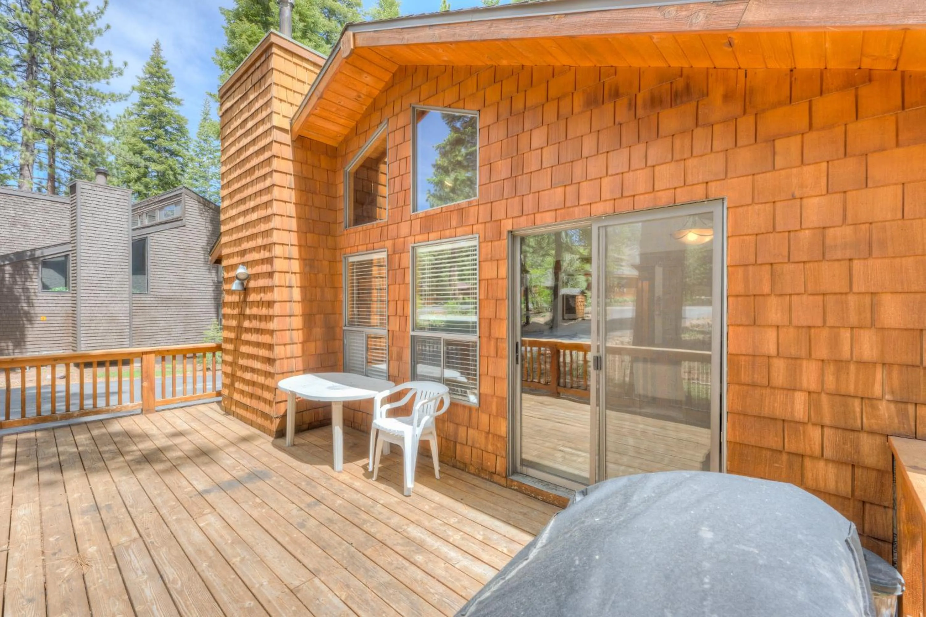 Beaver Pond Northstar Luxury Chalet with Hot Tub