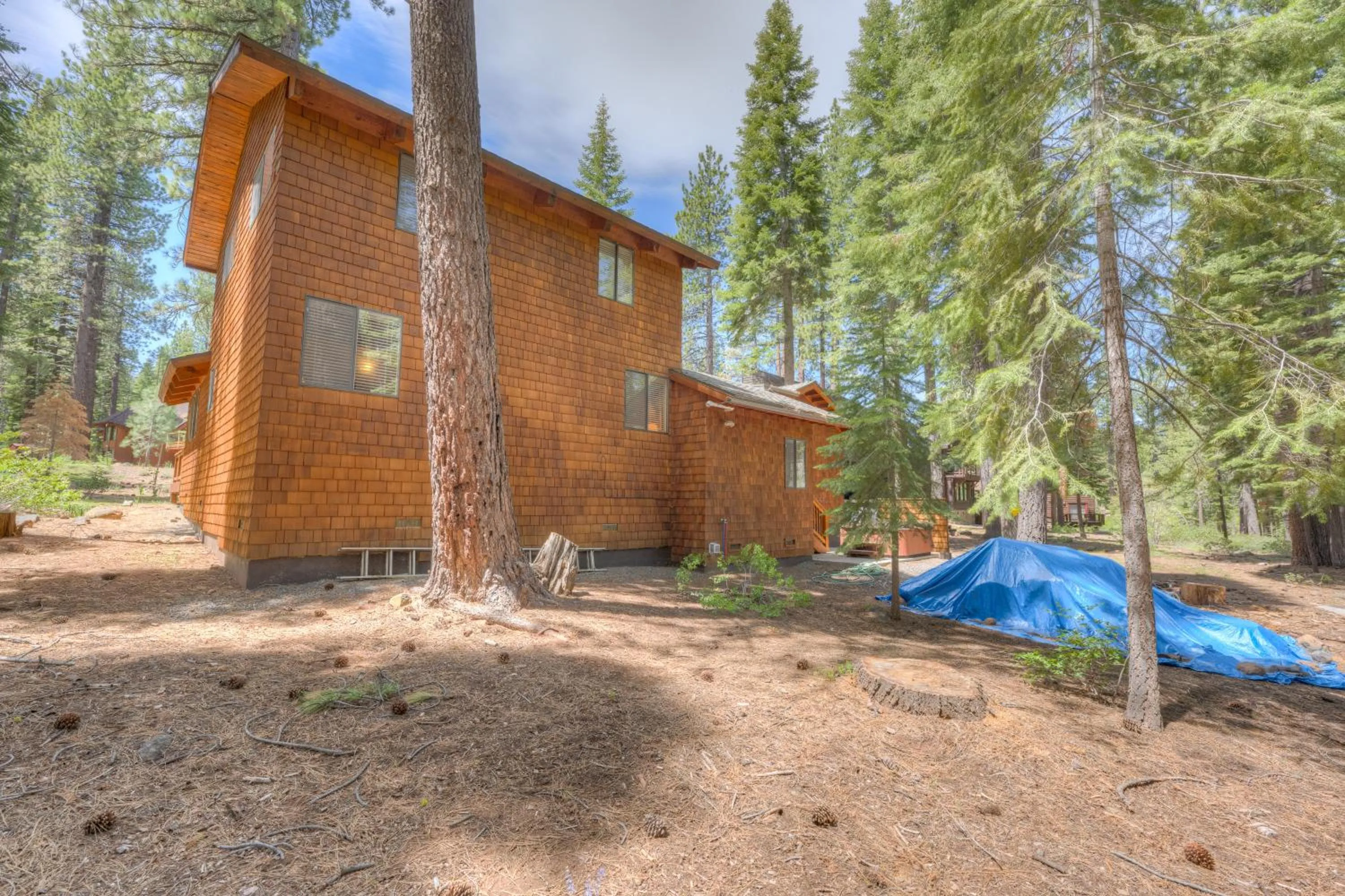 Beaver Pond Northstar Luxury Chalet with Hot Tub