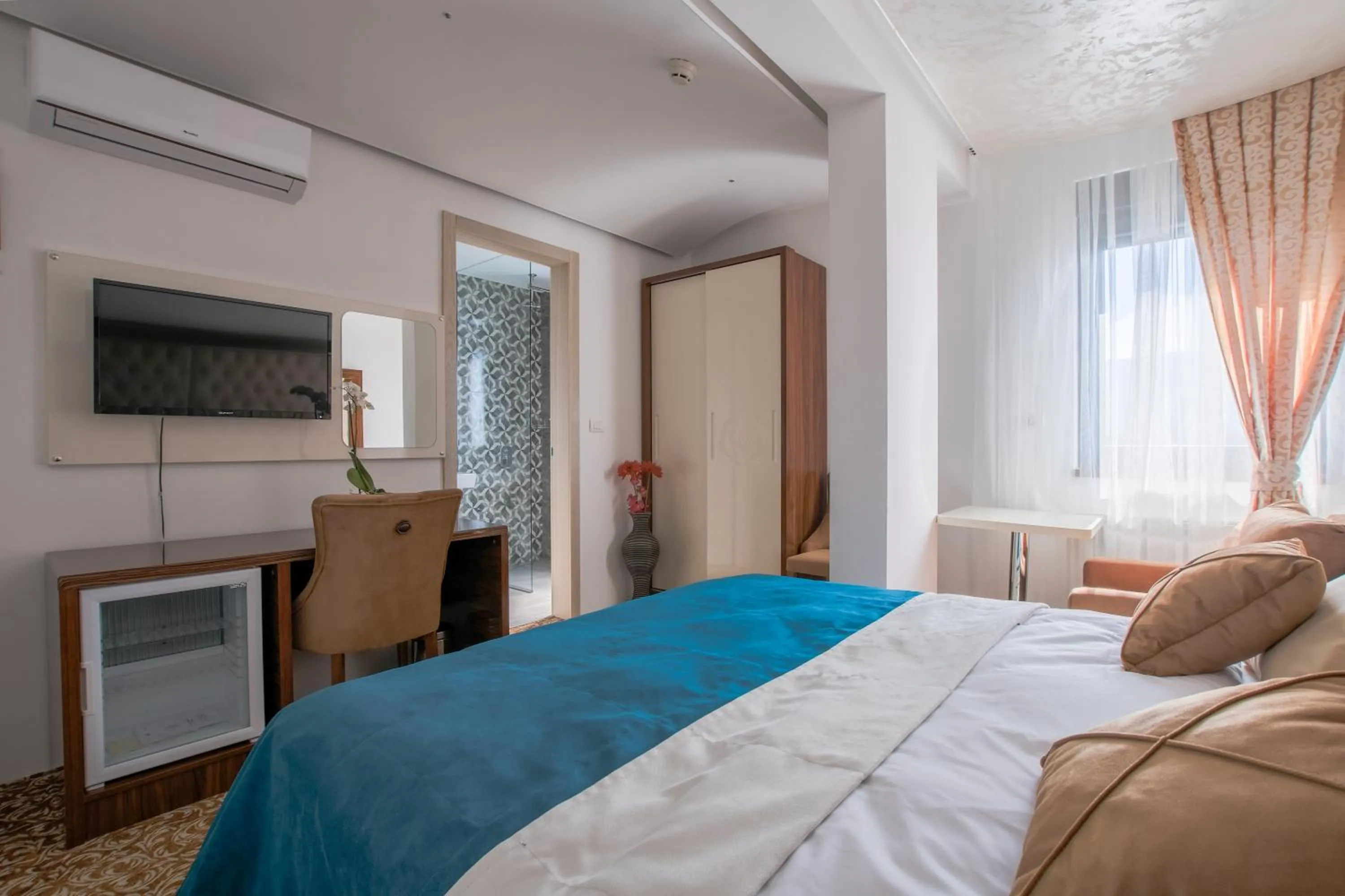 Shower, Bed in New Hotel