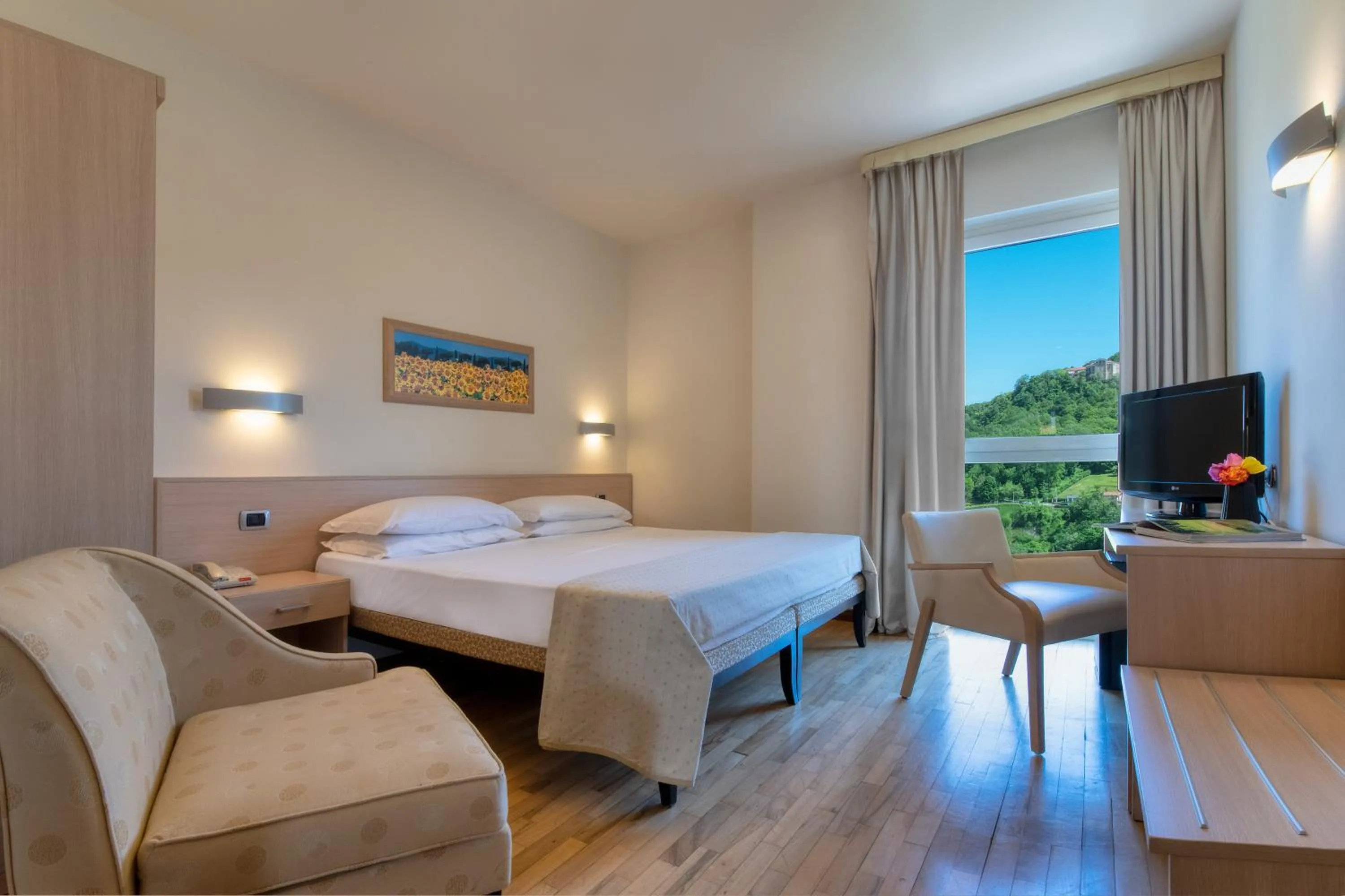 Photo of the whole room, Bed in Park Hotel