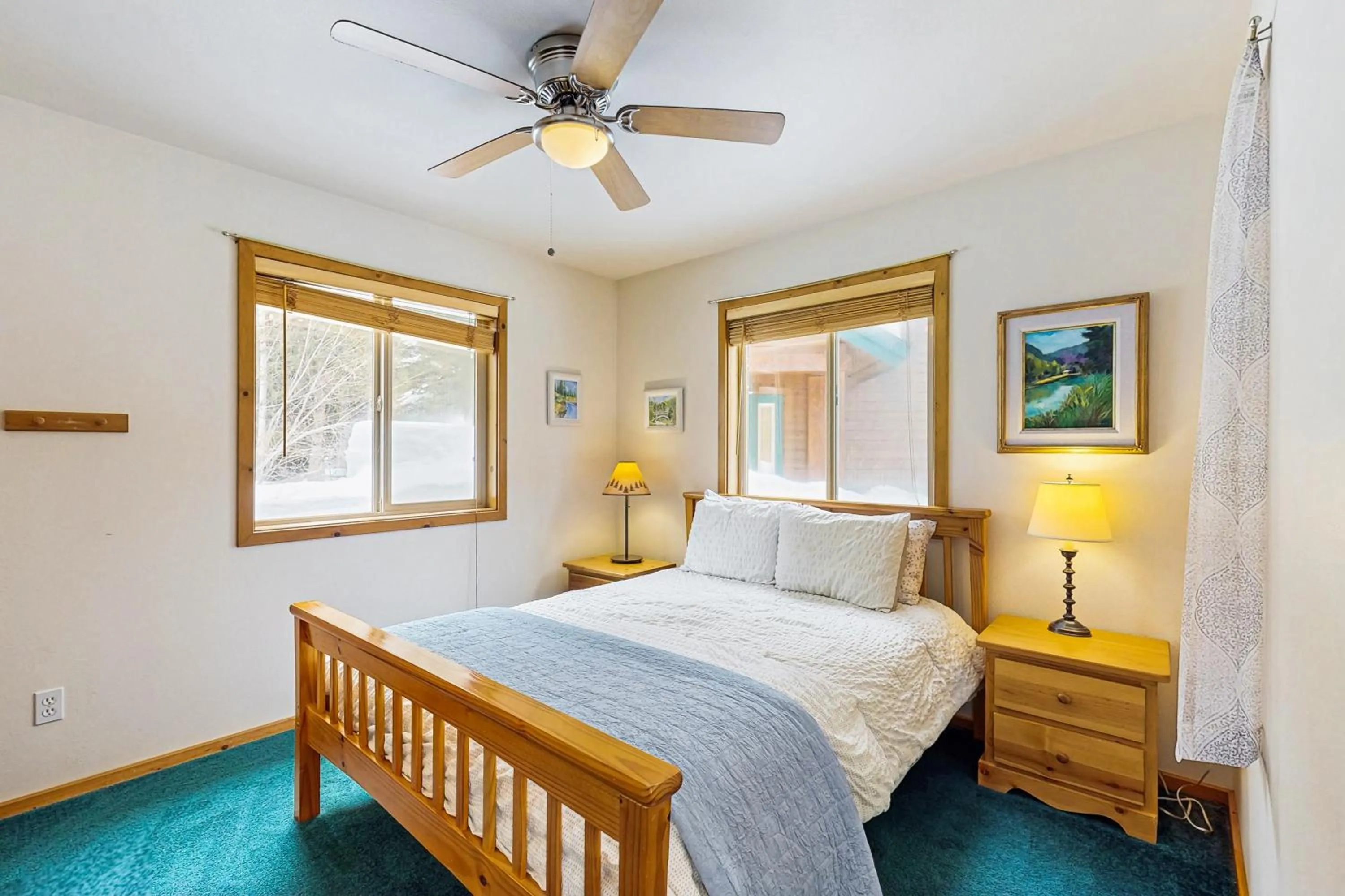 Bed in Cottage Court Condo