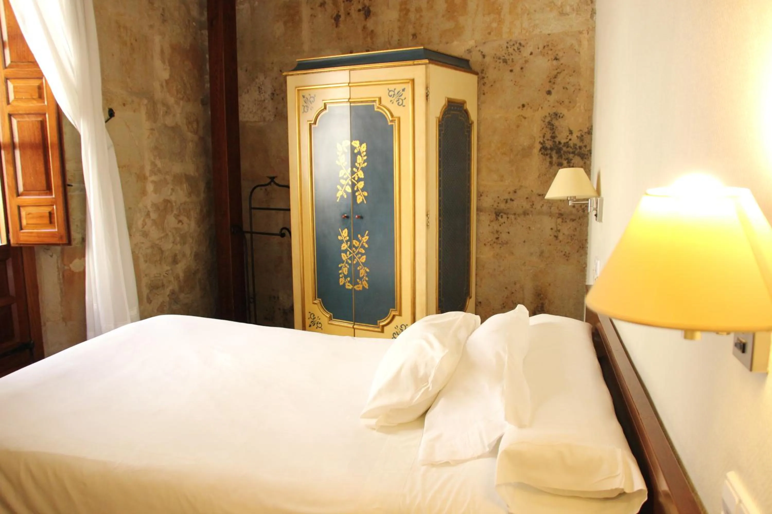 Bed in Hotel Microtel Placentinos