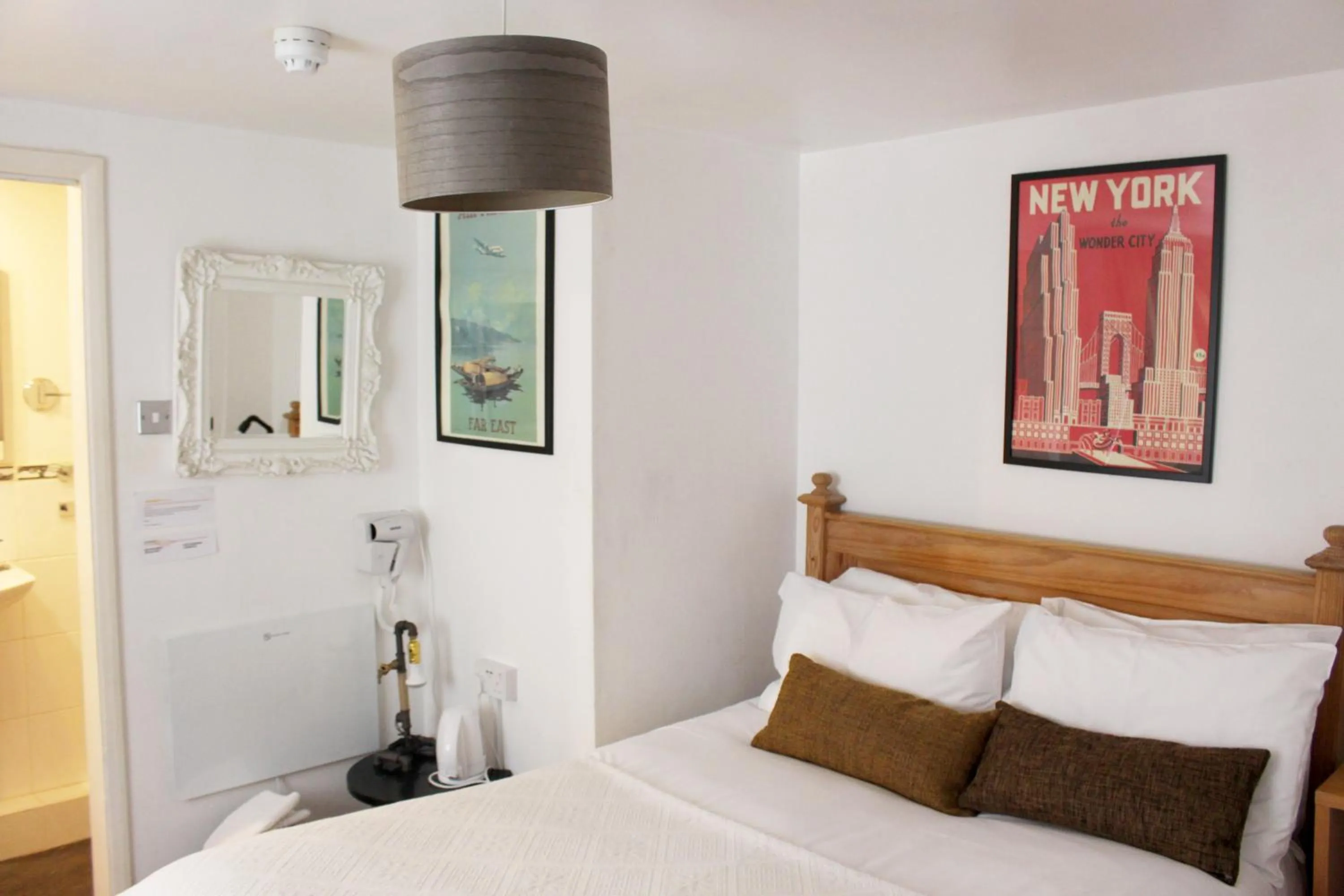 Bedroom, Bed in Hudsons