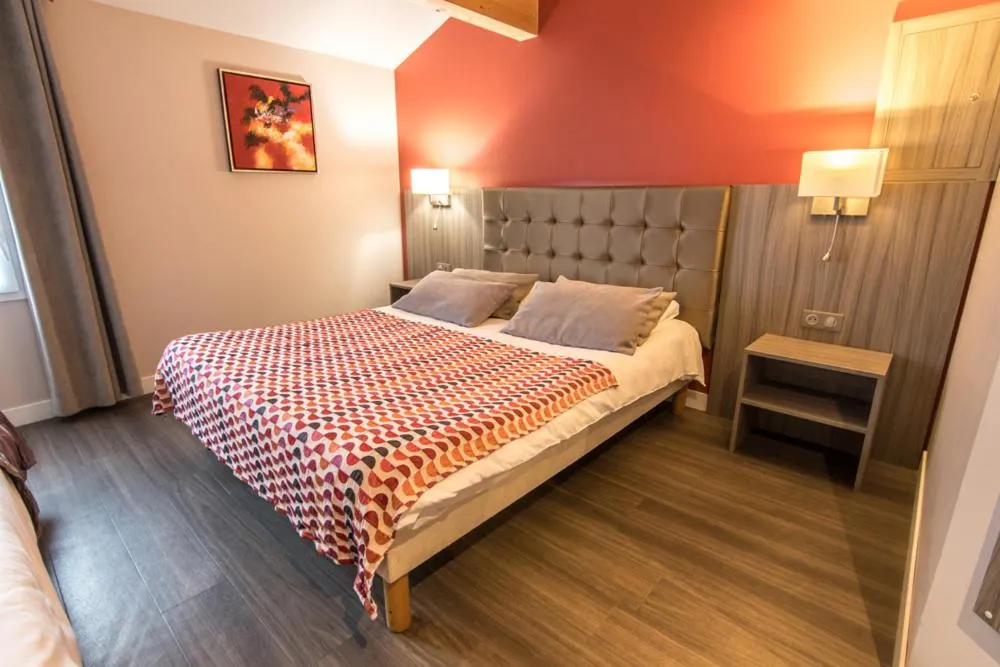 Photo of the whole room, Bed in Brit Hotel Confort Foix