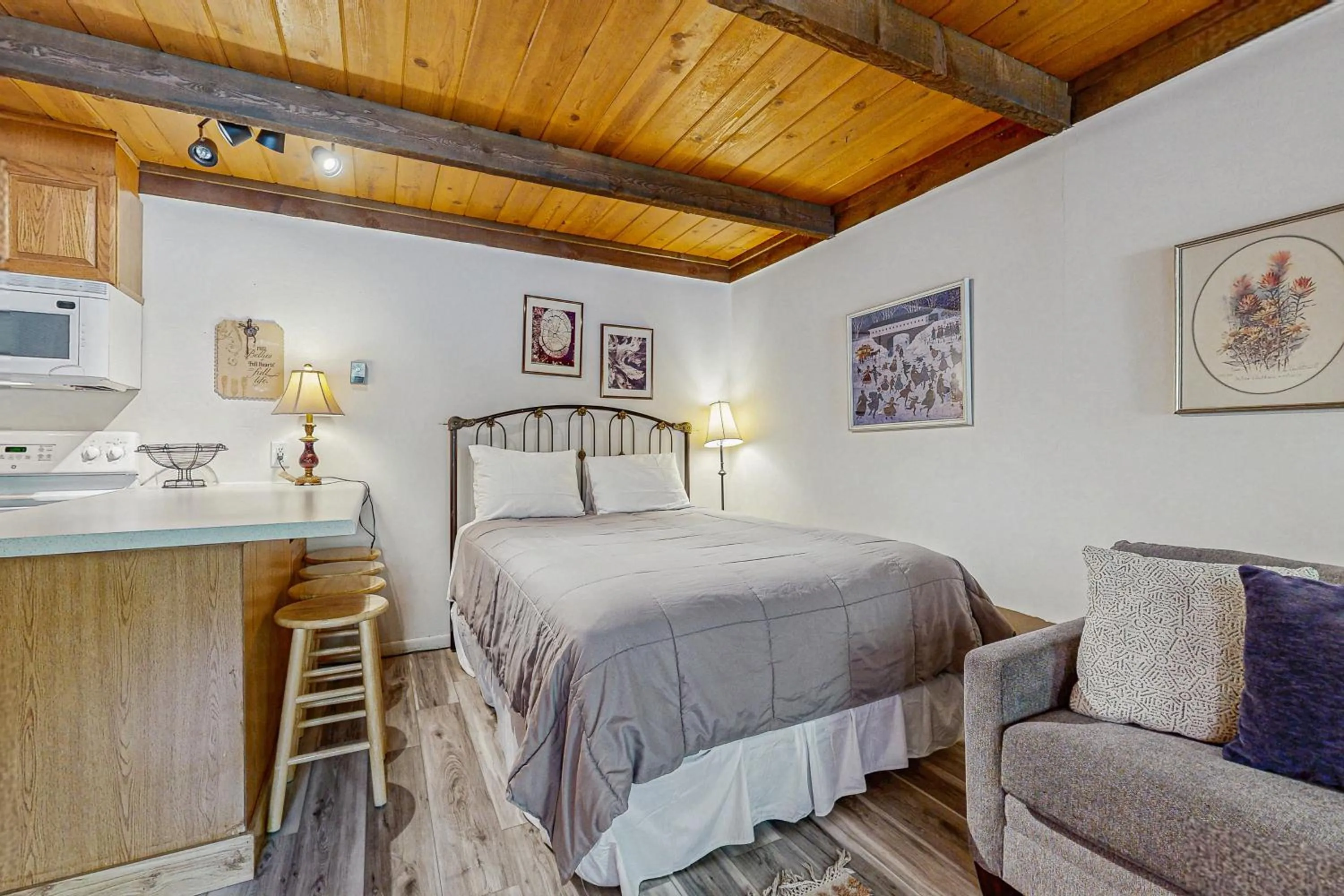 Bed in Sun Valley Atelier Studio - Serenade