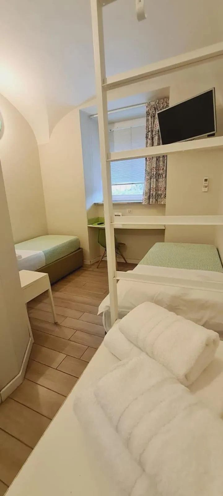 Photo of the whole room, Bed in Bed&BikeRome ROOMS