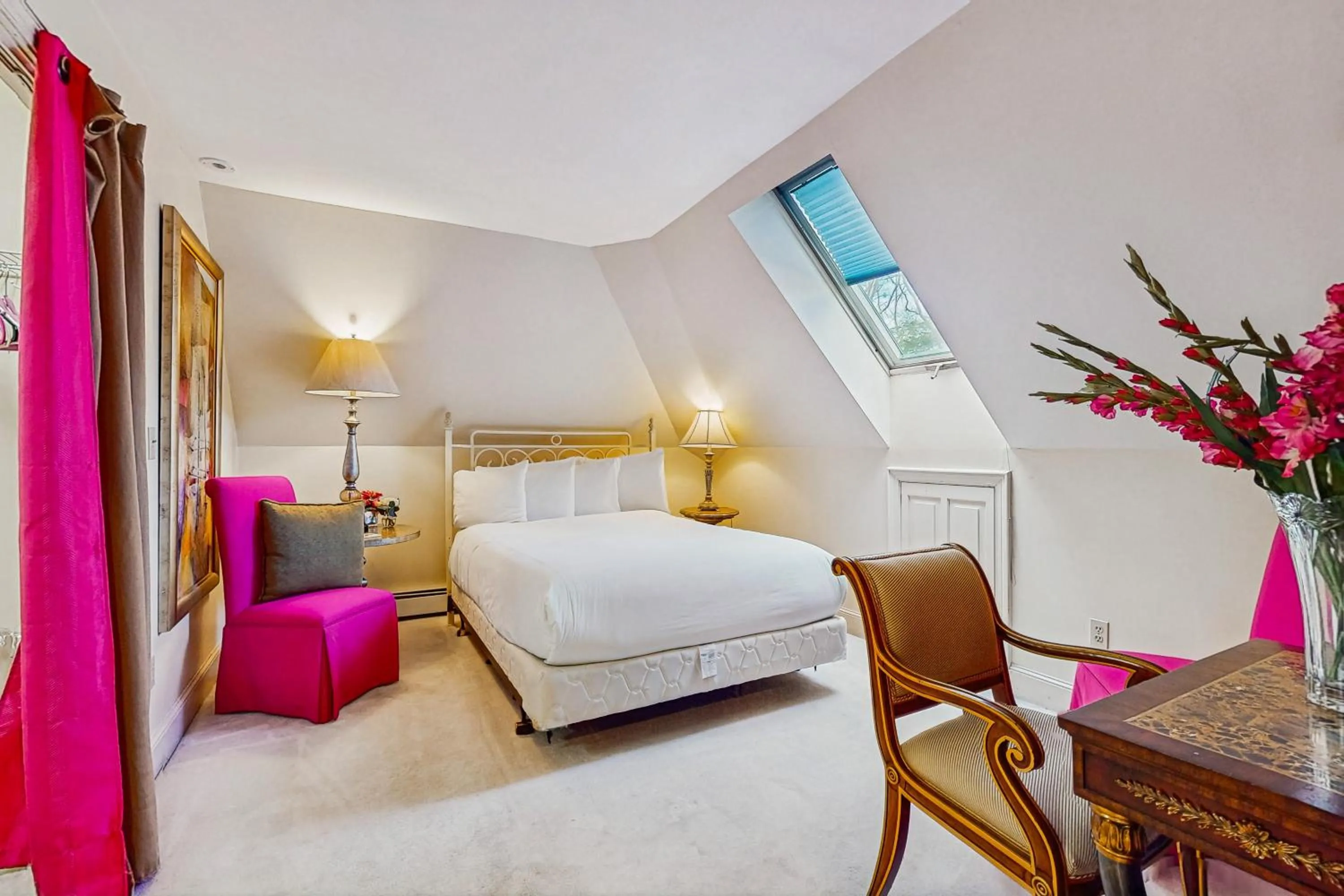 Bed in Grandeur On The Green