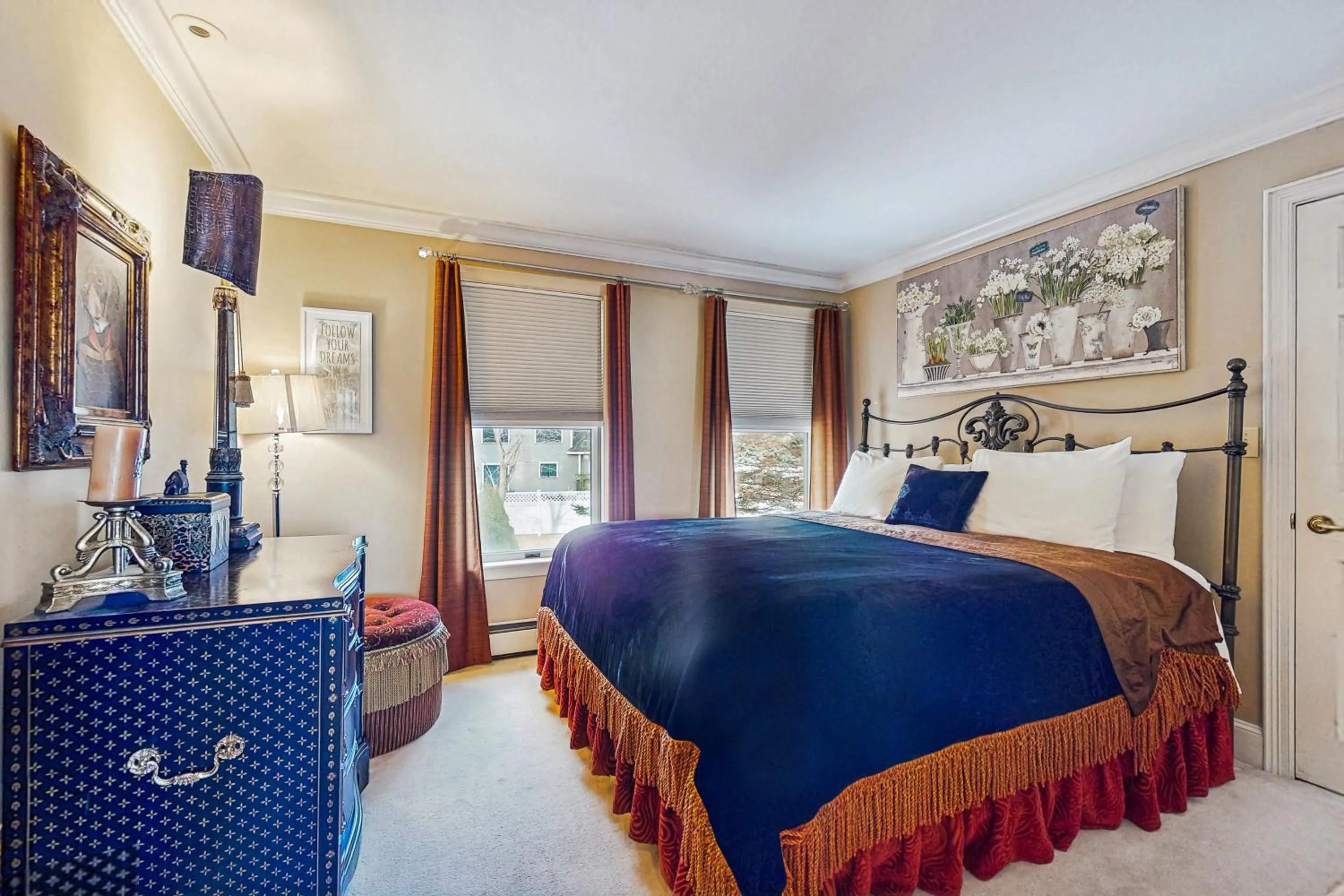 Bed in Grandeur On The Green