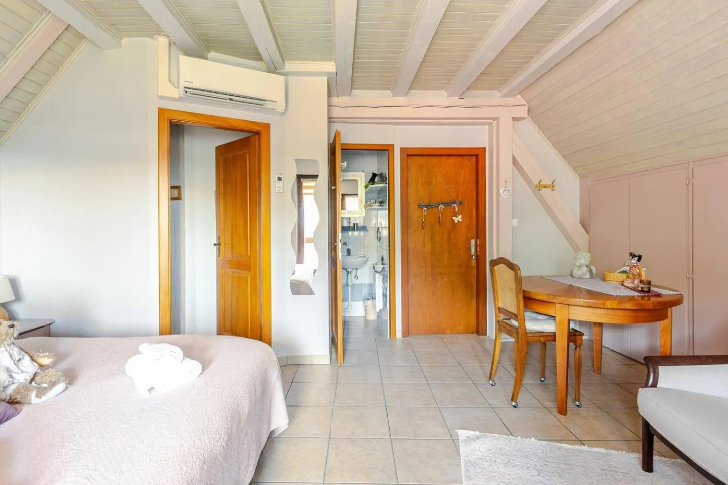 Bedroom, Bed in Chambre du Vigneron - Domaine Léon BLEESZ