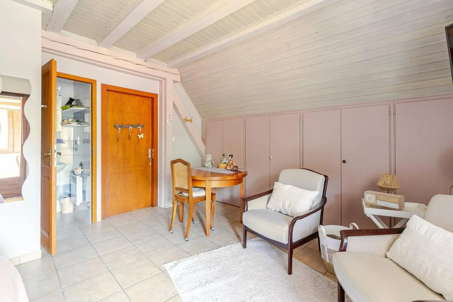 Seating area in Chambre du Vigneron - Domaine Léon BLEESZ