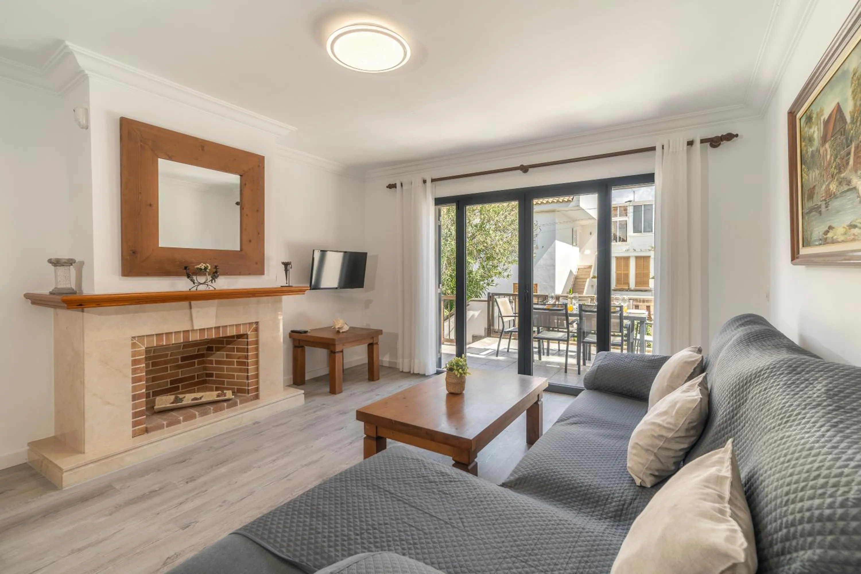 TV and multimedia in Villa Can Canta Natura Park House at Platja de Muro Beach