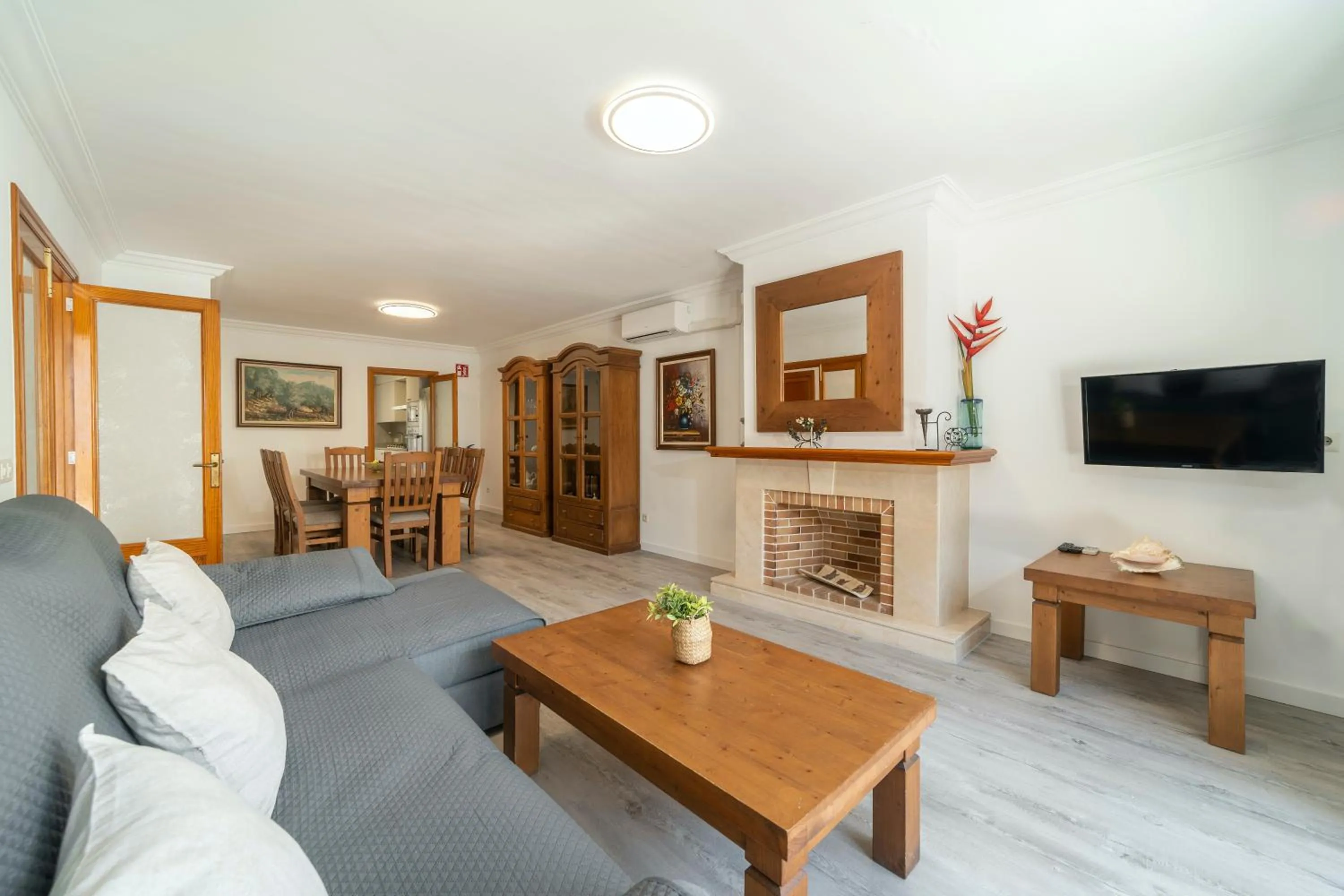 TV and multimedia in Villa Can Canta Natura Park House at Platja de Muro Beach