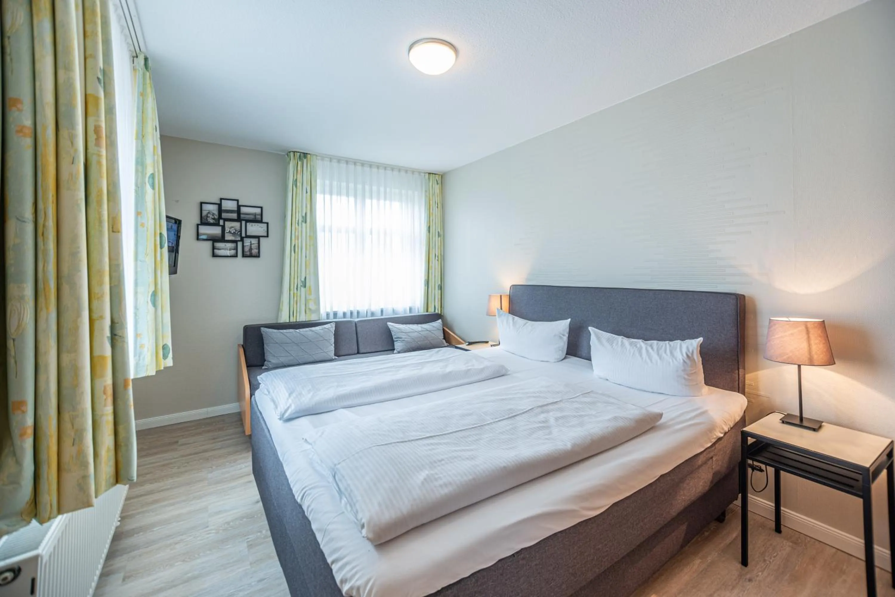 Photo of the whole room, Bed in Am Weststrand Apartmenthaus Waldeck