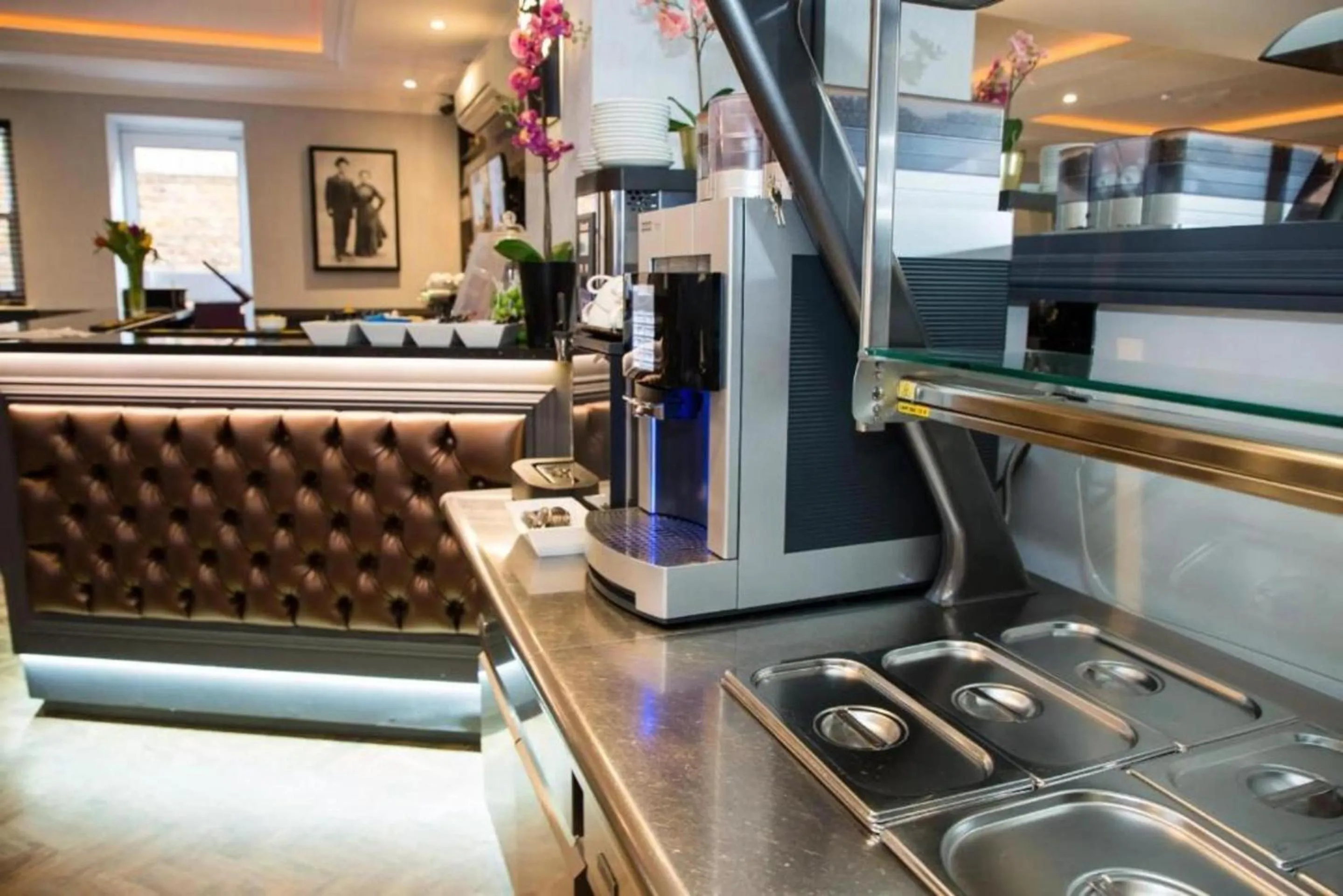Kitchen or kitchenette in The Lansbury Heritage Hotel By Sunday - Canary Wharf London