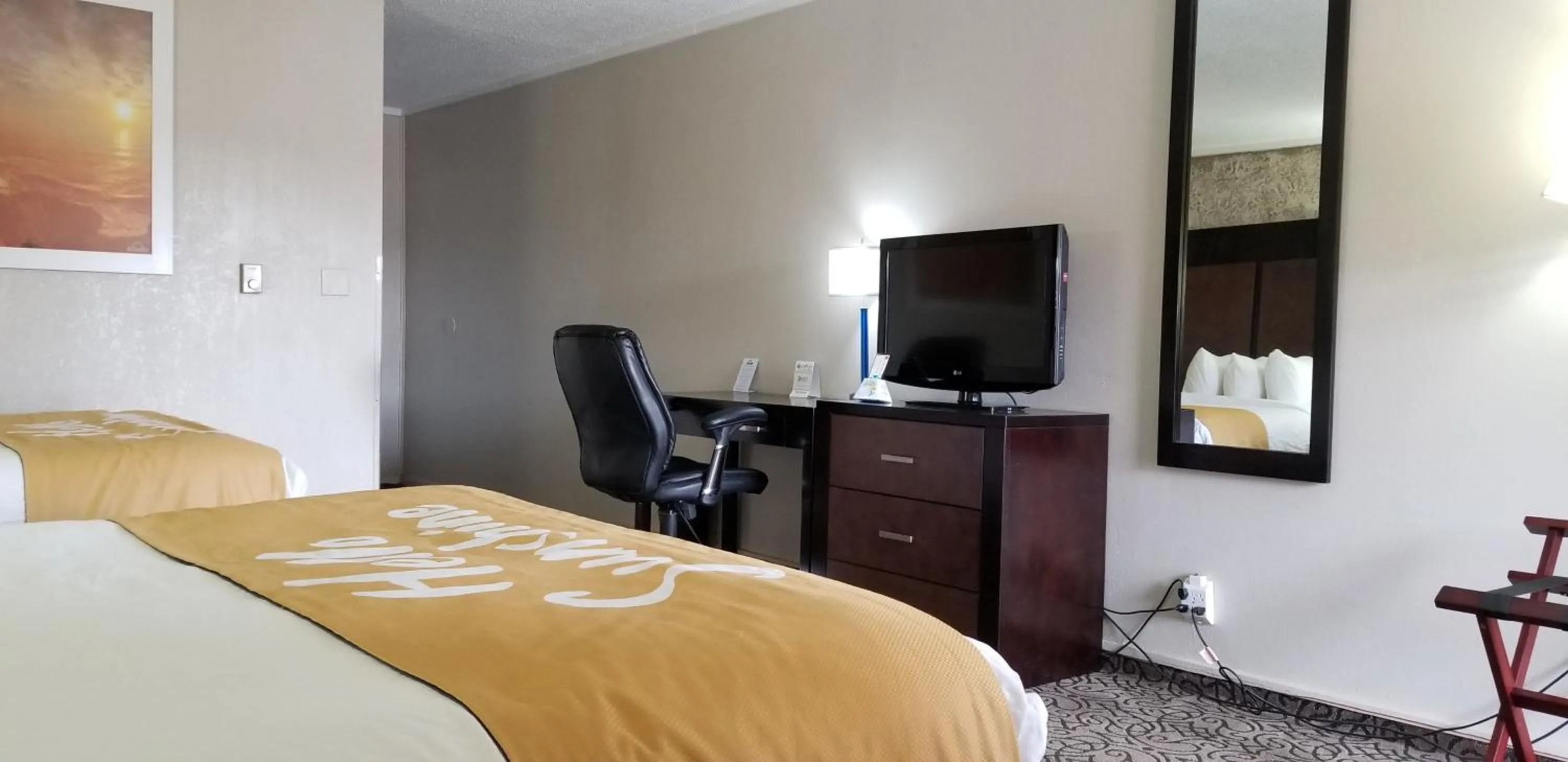 TV and multimedia in Days Inn & Suites by Wyndham Trinidad