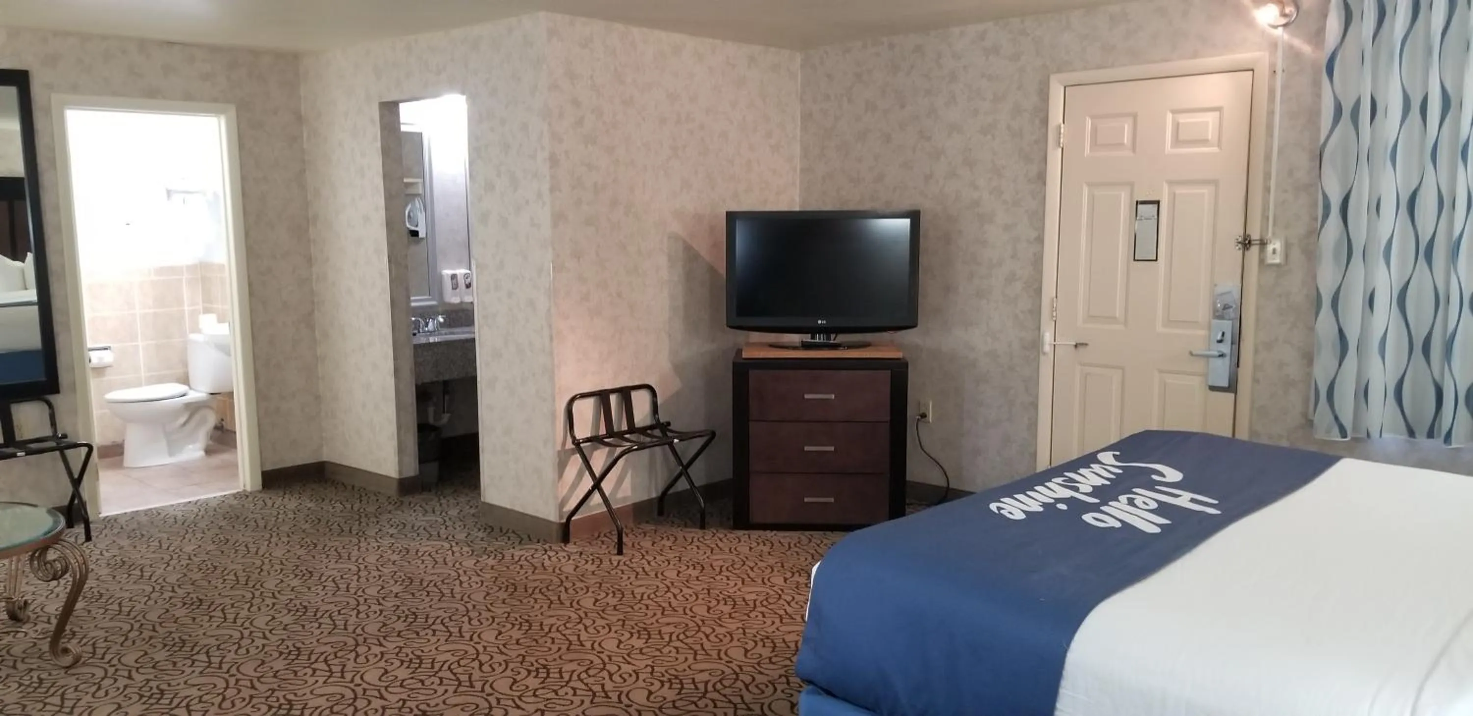 Bed in Days Inn & Suites by Wyndham Trinidad