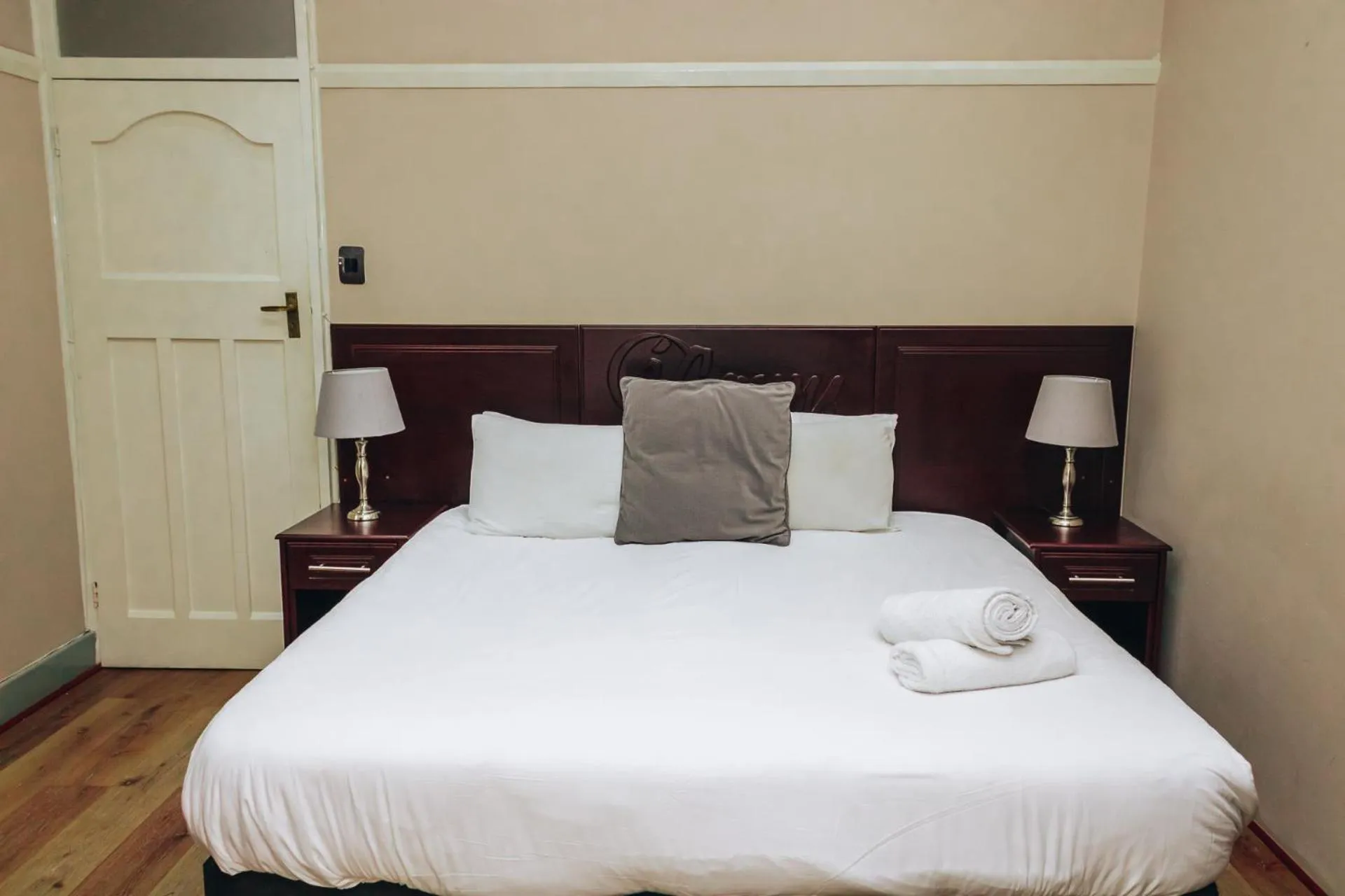 Bed in New England Guest House by Ilawu