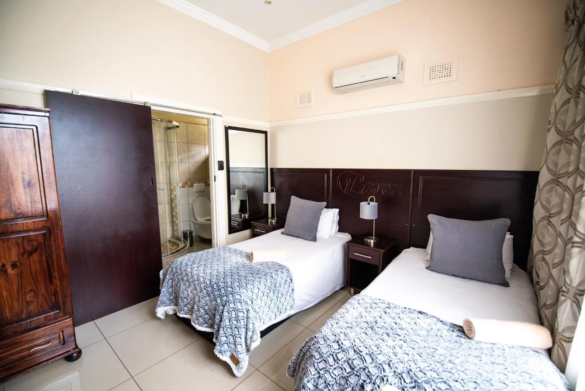 Bed in New England Guest House by Ilawu