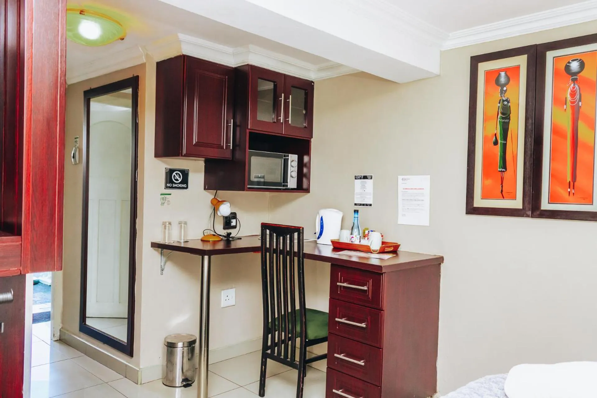 oven in New England Guest House by Ilawu