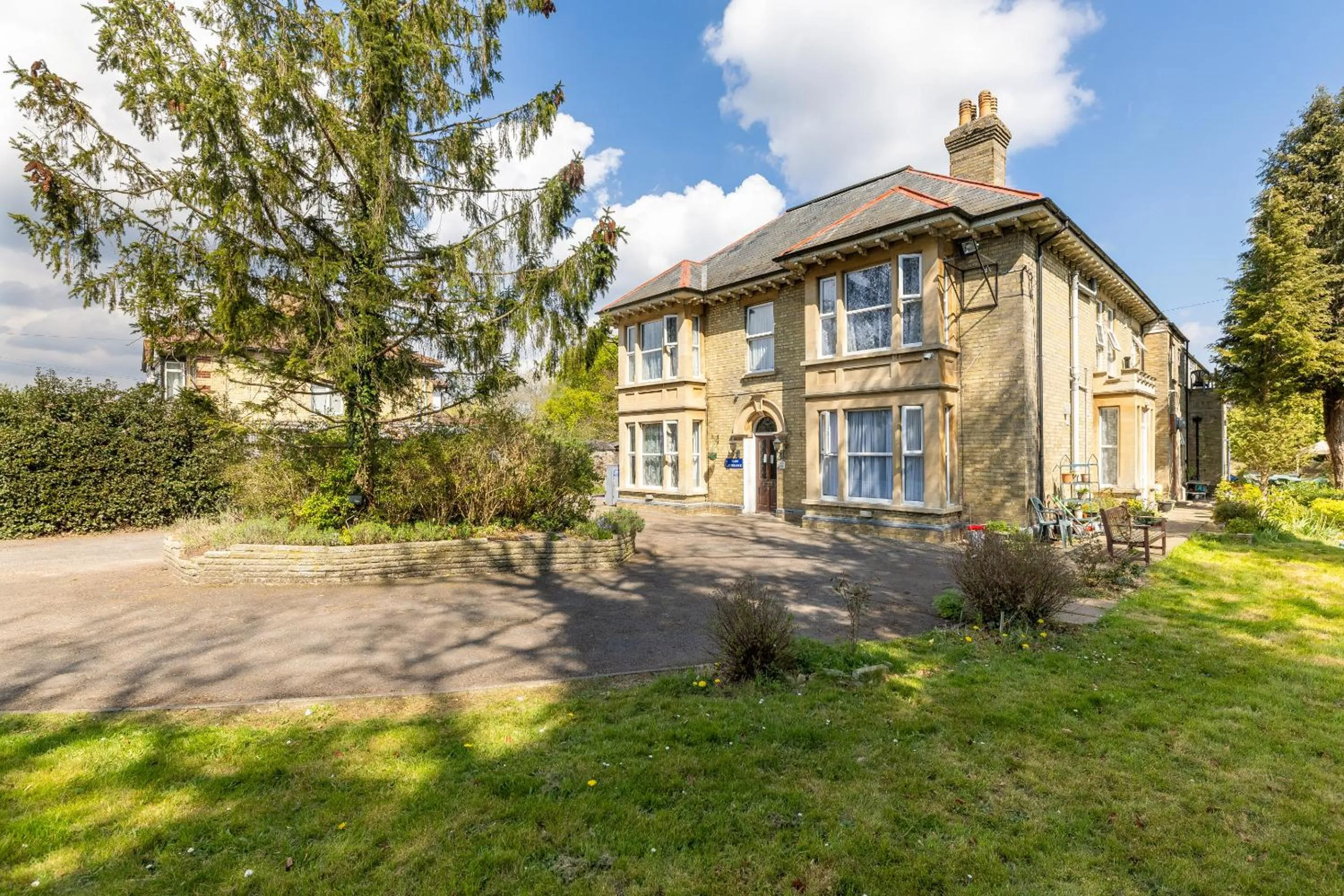 Property building in Shelford Lodge