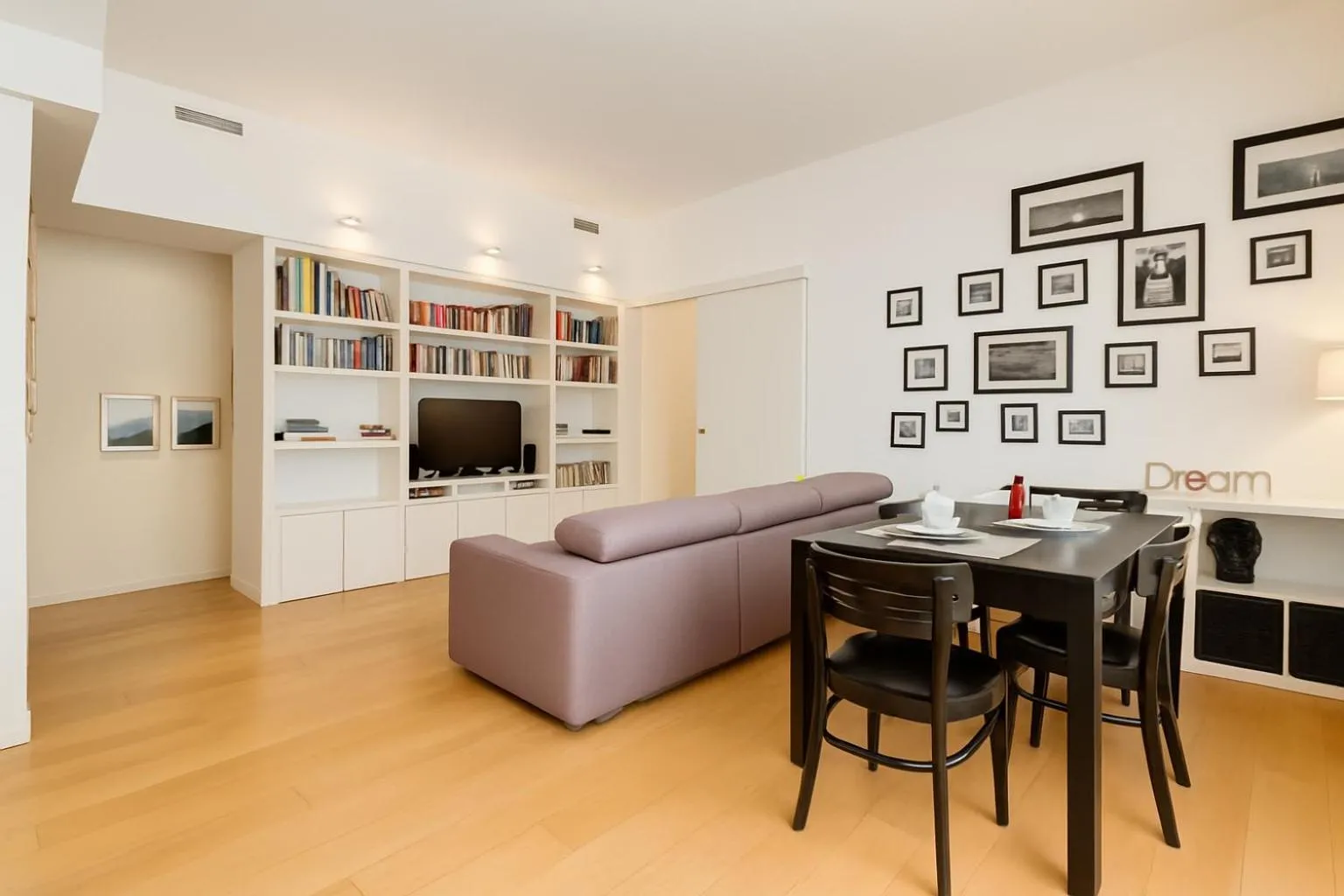 Micol's Place, bright apt 2 rooms, 2 toilets, near metro, 80 mq