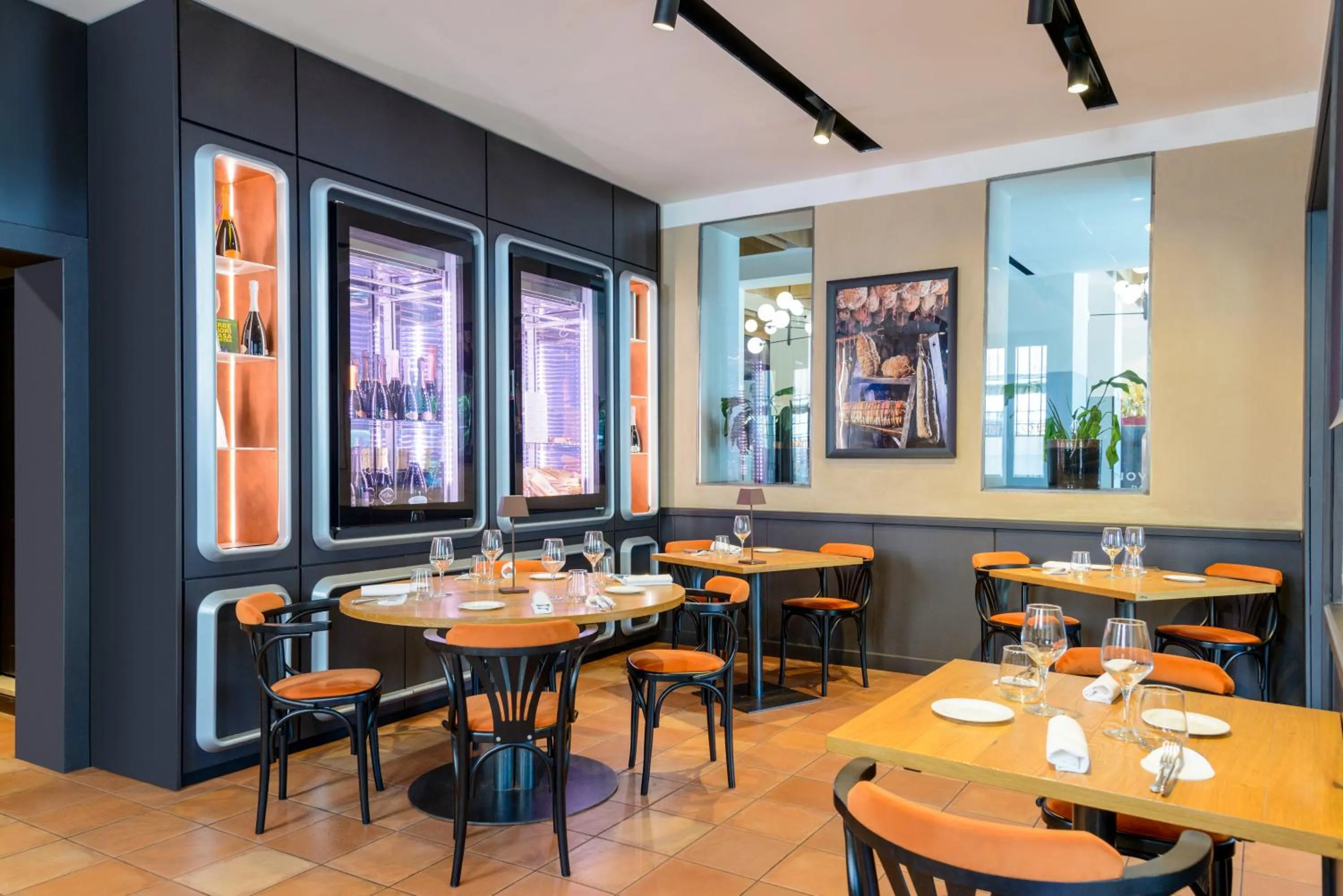 Restaurant/places to eat in Novotel Parma Centro