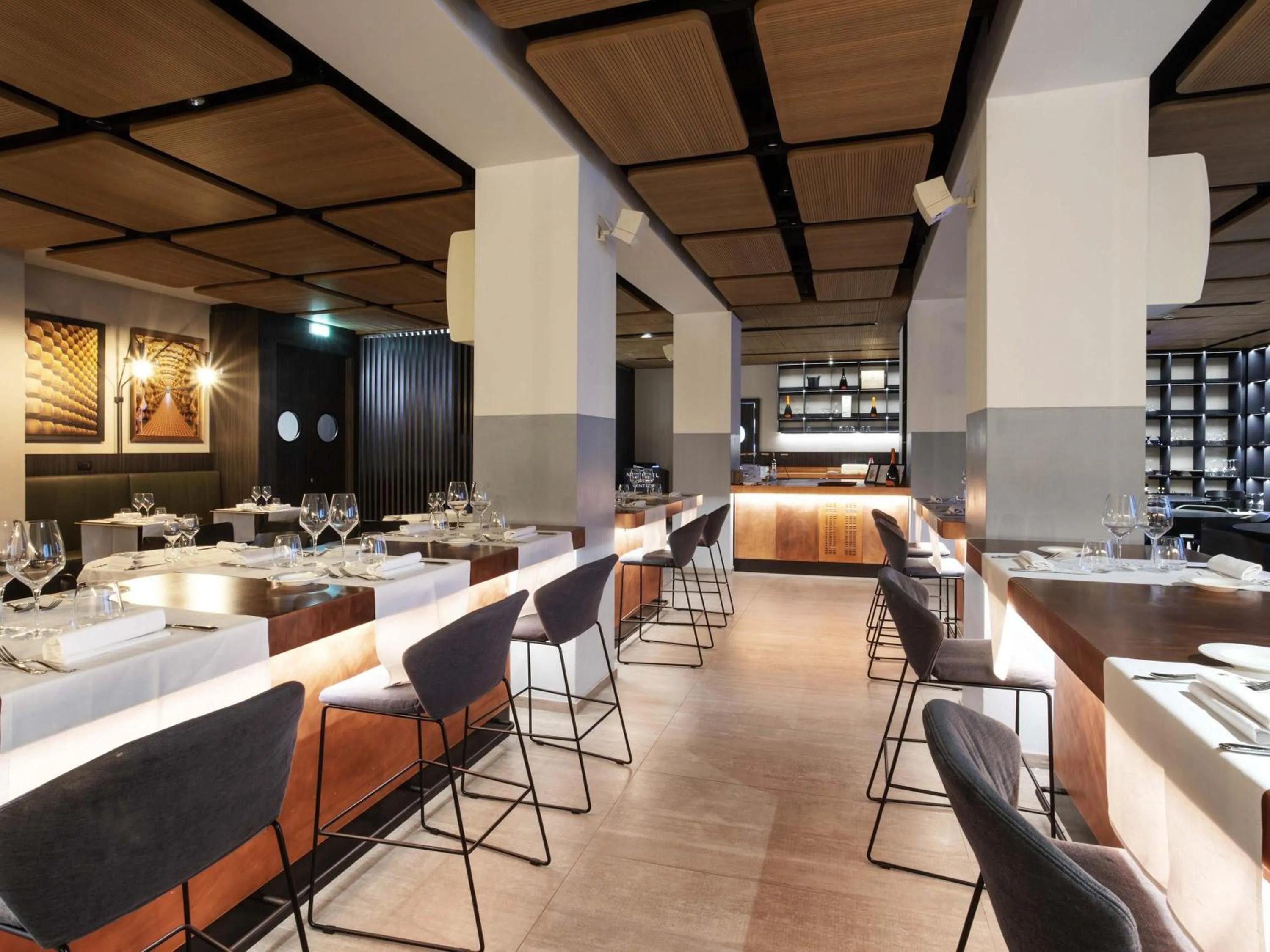 Restaurant/places to eat in Novotel Parma Centro