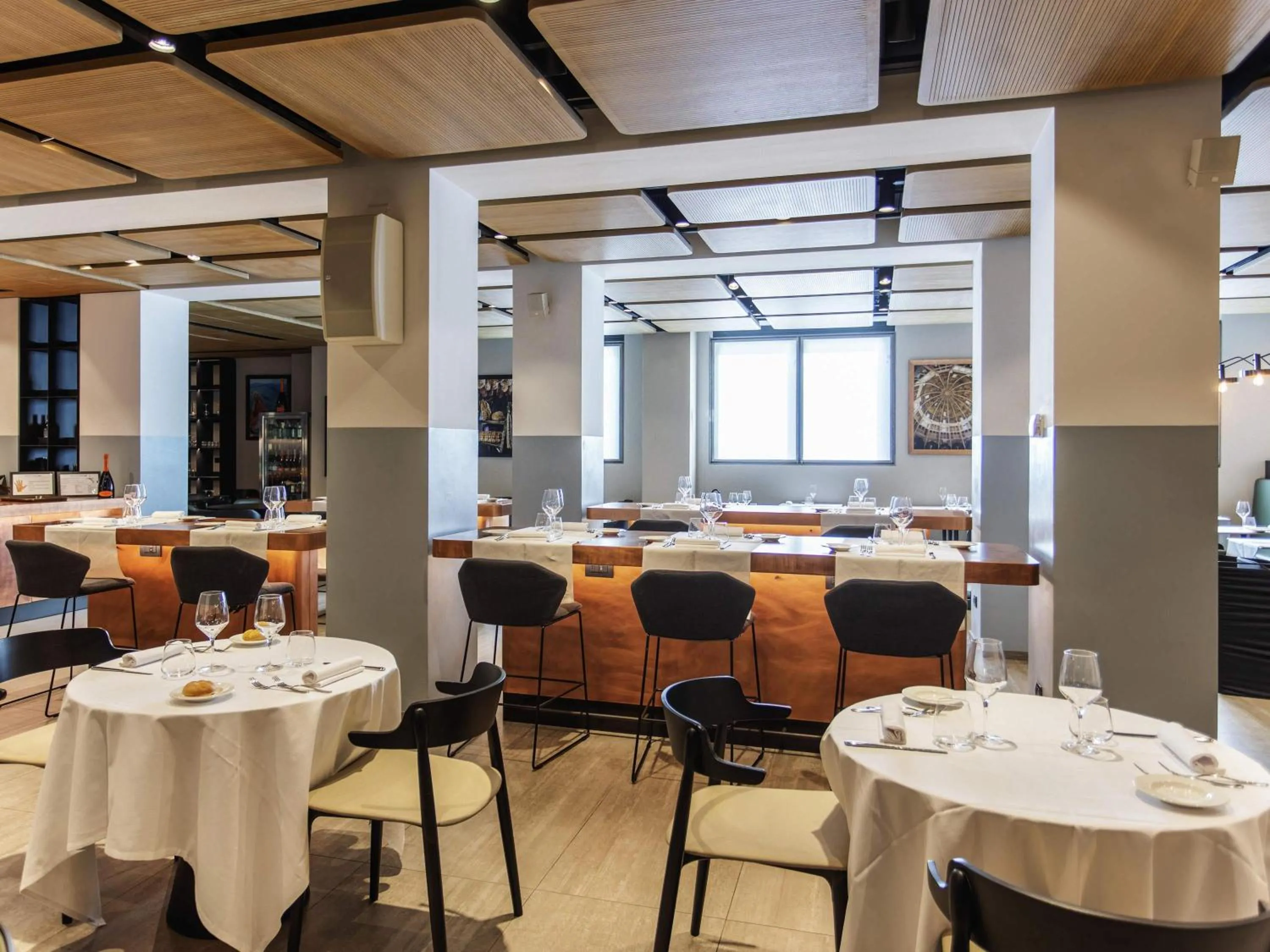 Restaurant/places to eat in Novotel Parma Centro