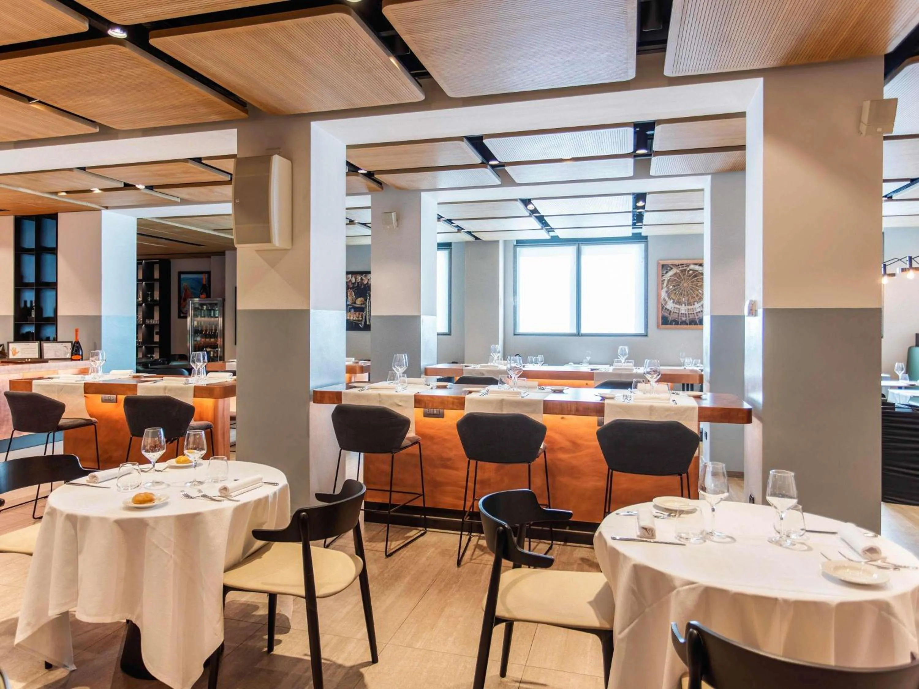 Restaurant/places to eat in Novotel Parma Centro