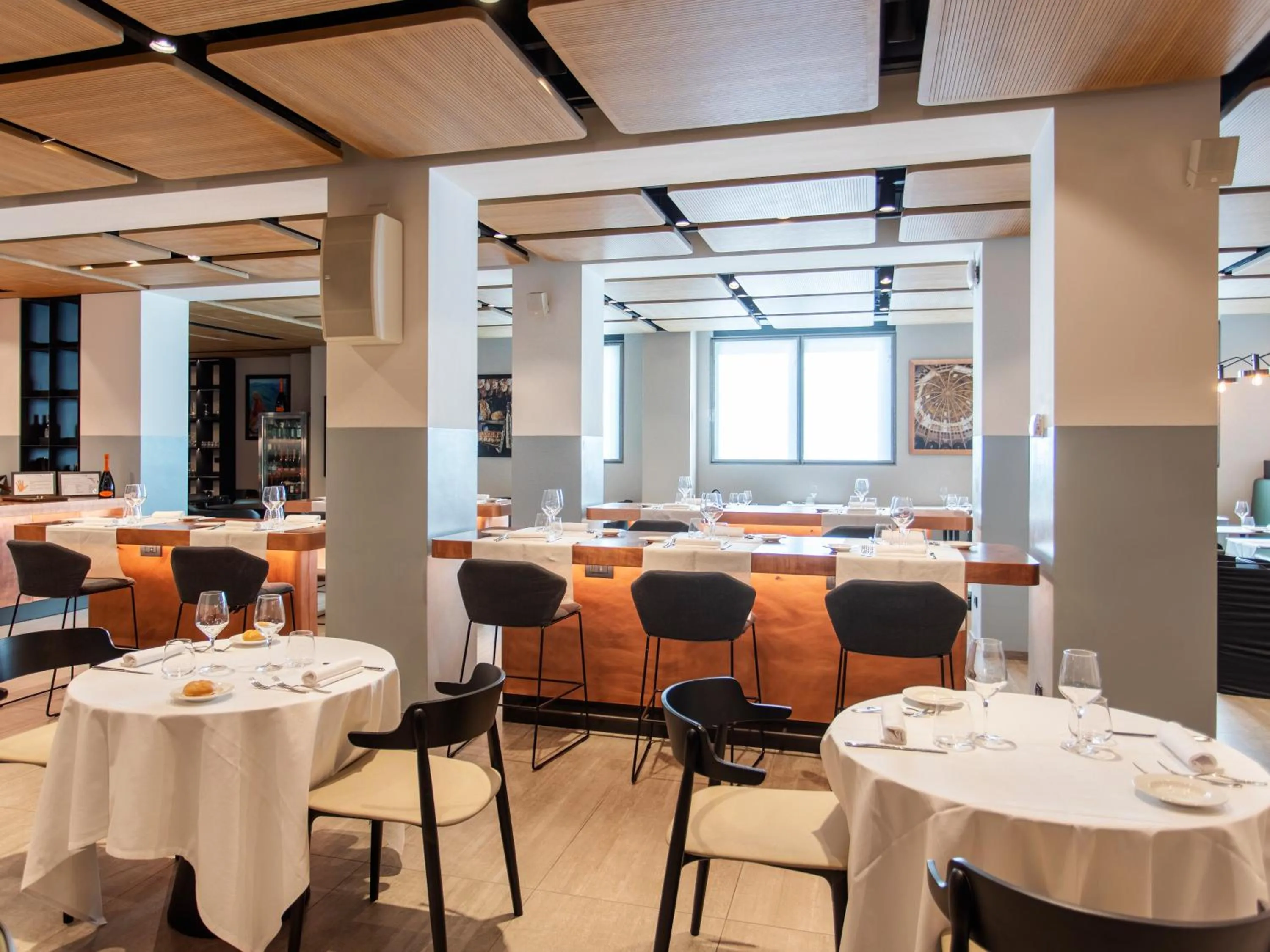 Restaurant/places to eat in Novotel Parma Centro