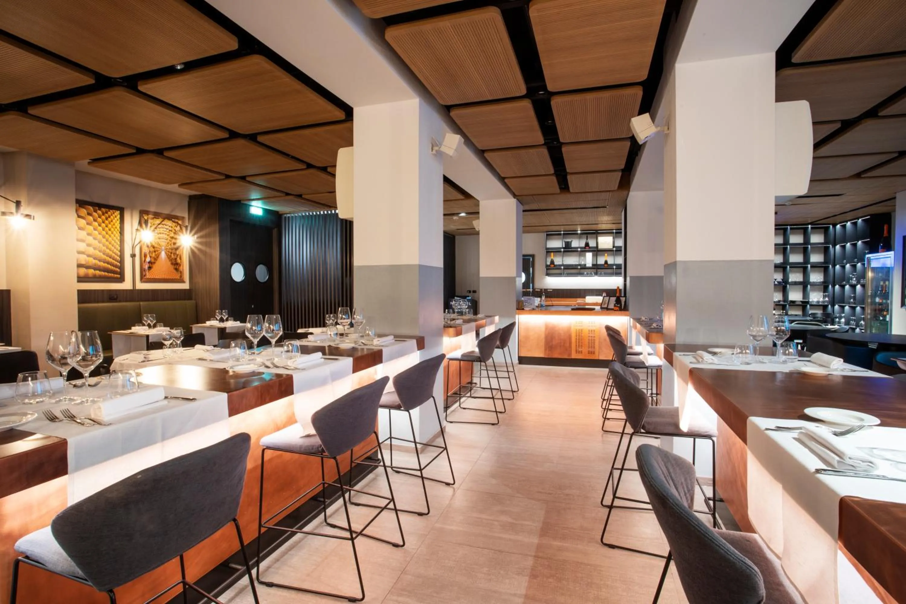 Restaurant/places to eat in Novotel Parma Centro