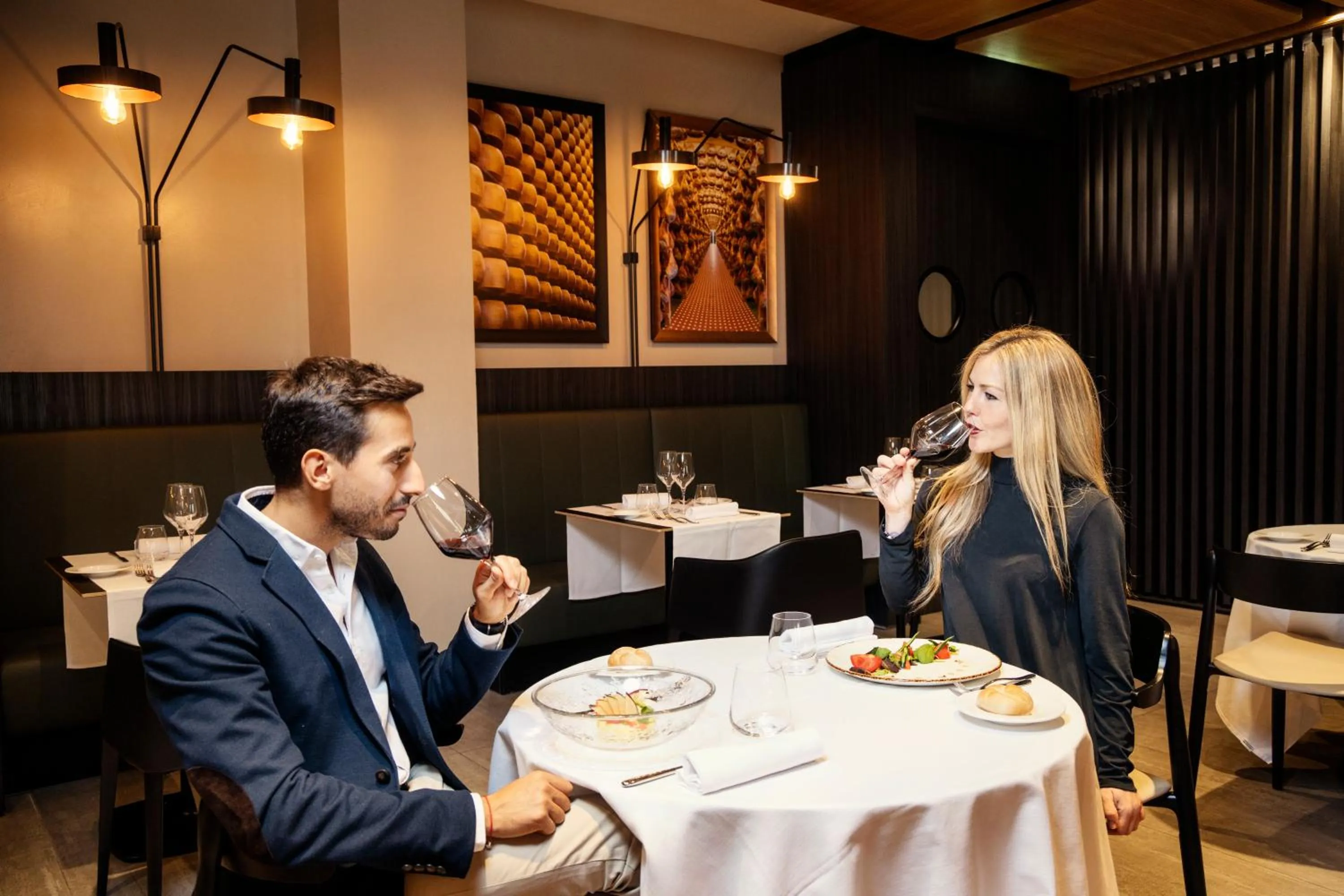 Restaurant/places to eat in Novotel Parma Centro