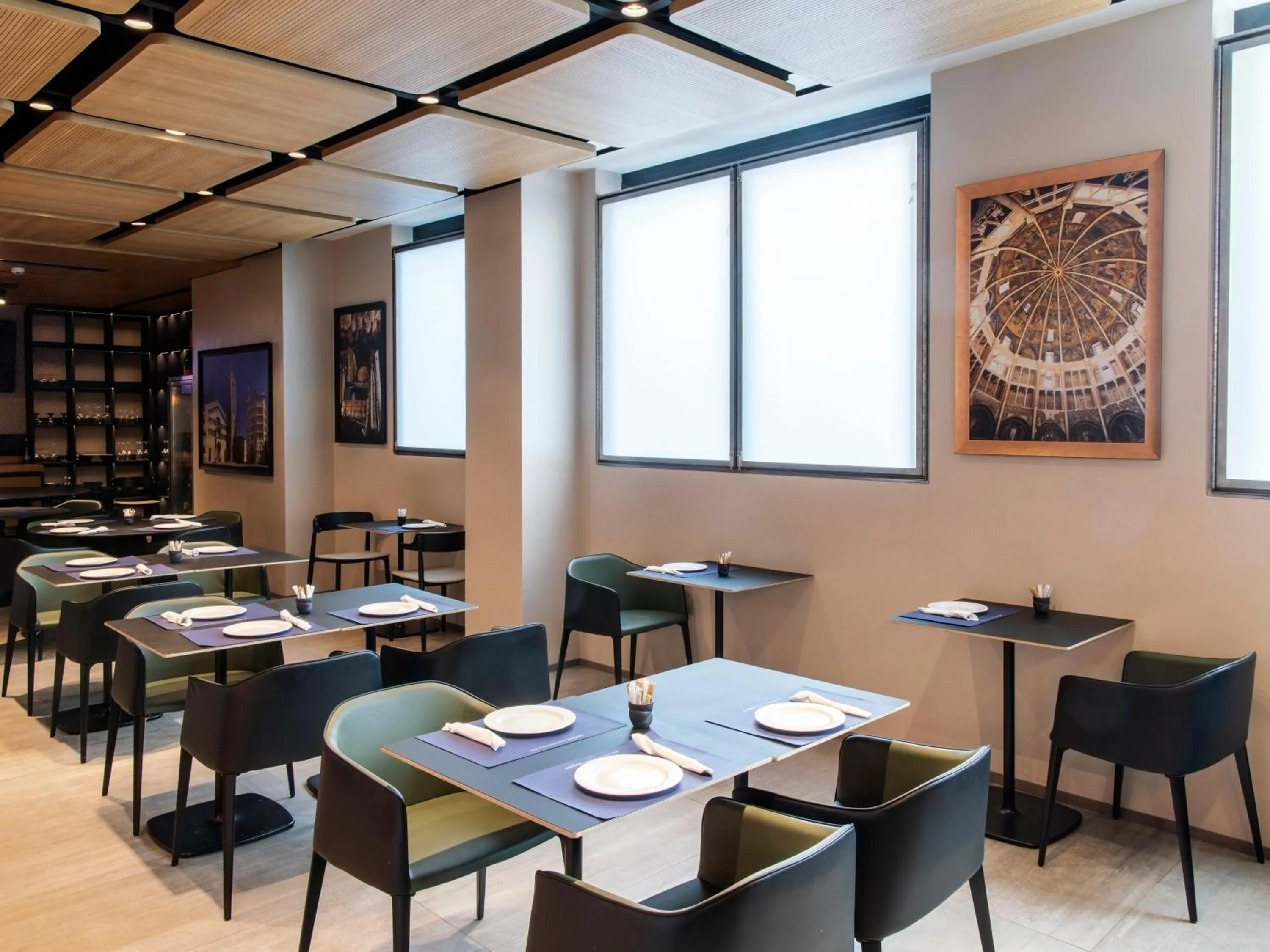 Restaurant/places to eat in Novotel Parma Centro