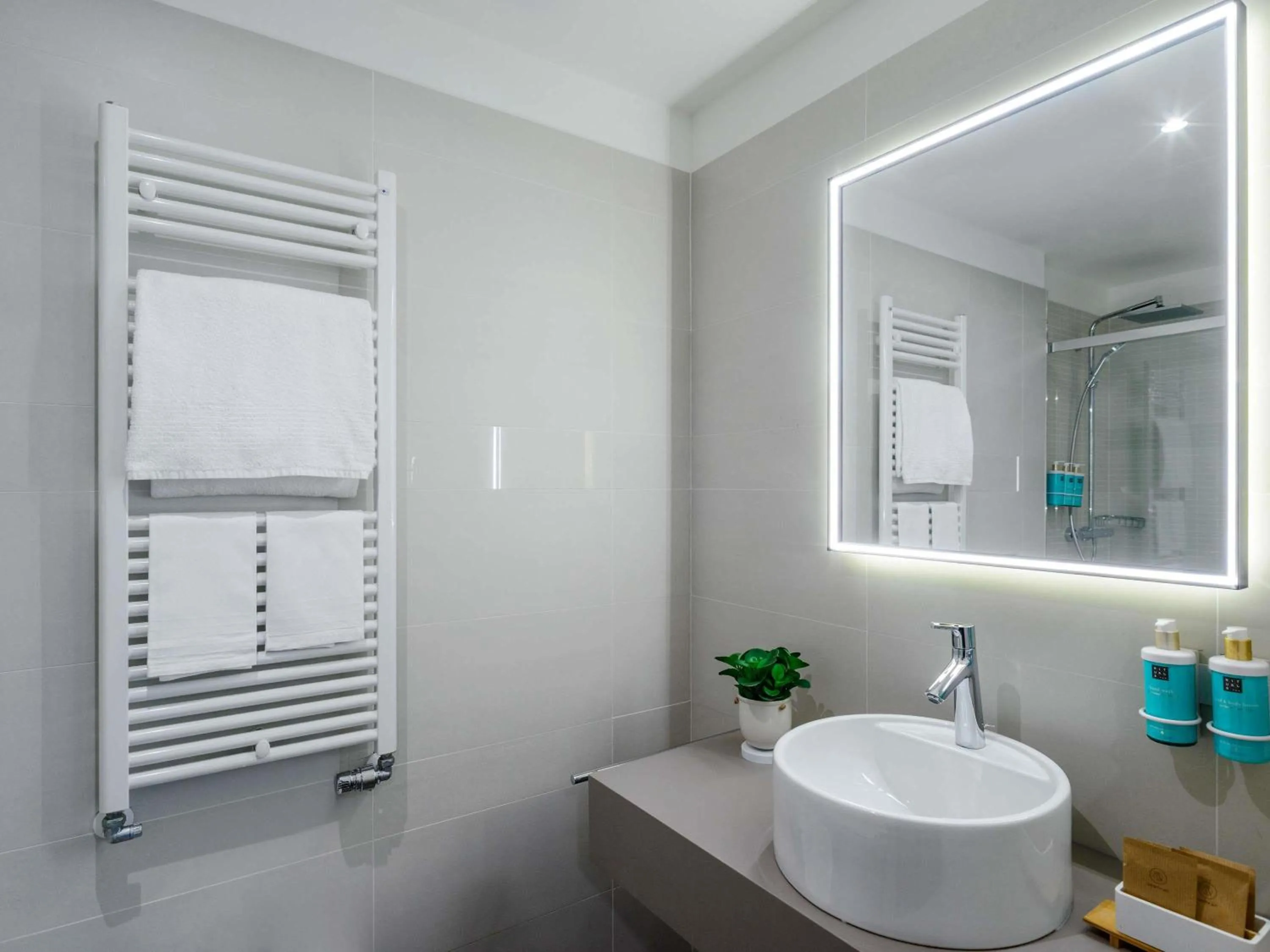 Bedroom in Novotel Parma Centro