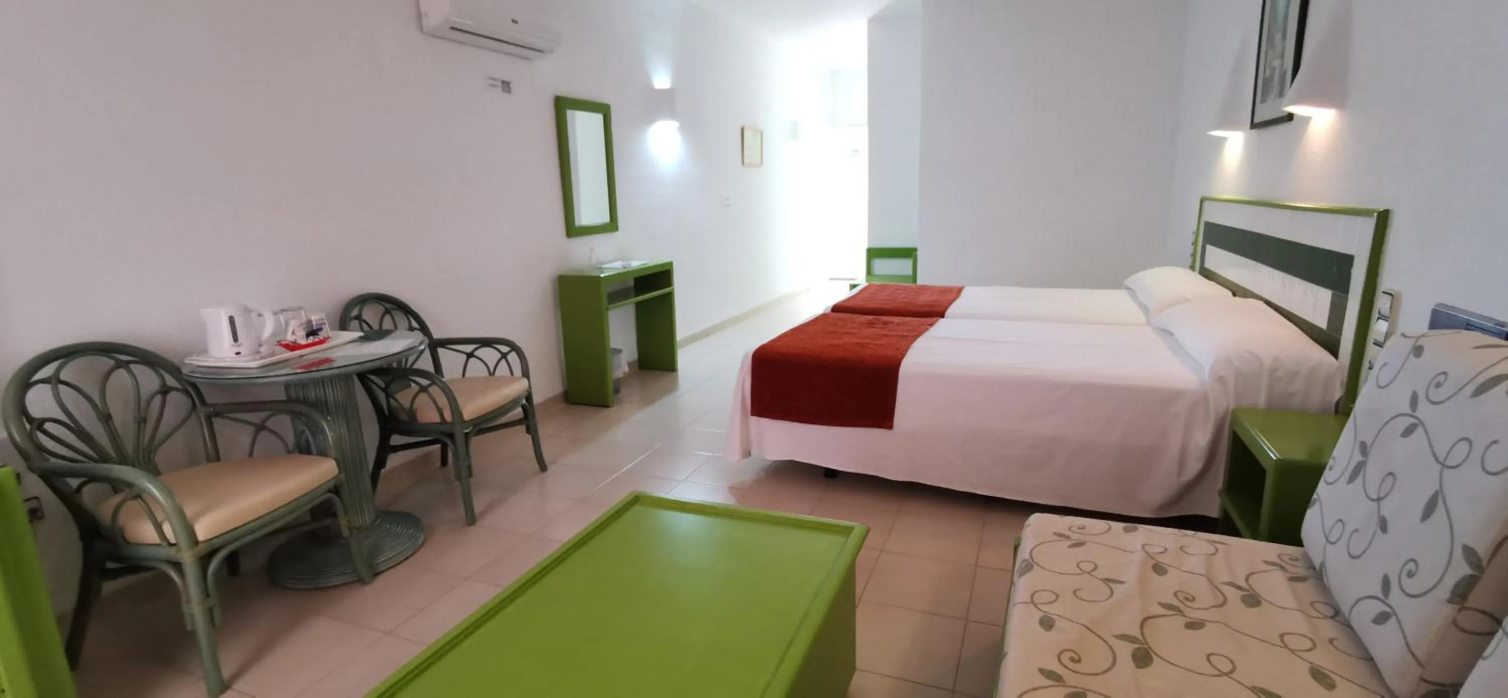 Photo of the whole room, Bed in Hotel Puntazo II